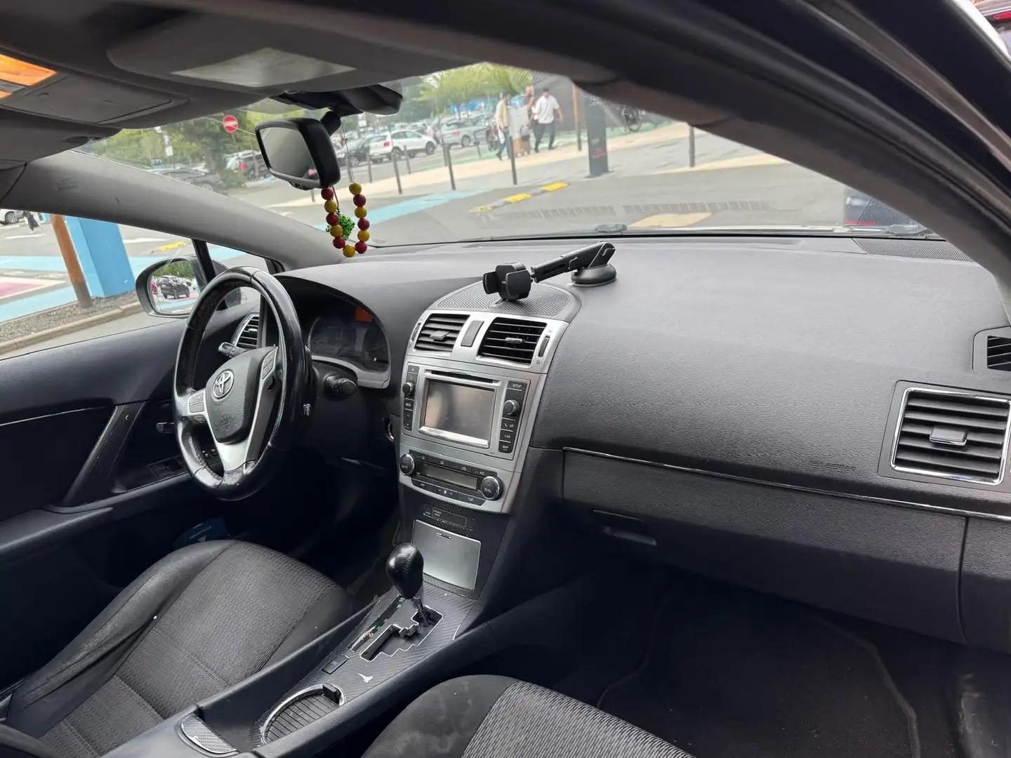 Toyota Avensis Avensis 2.2 D-4D Automatik Executive Schwarz - 2