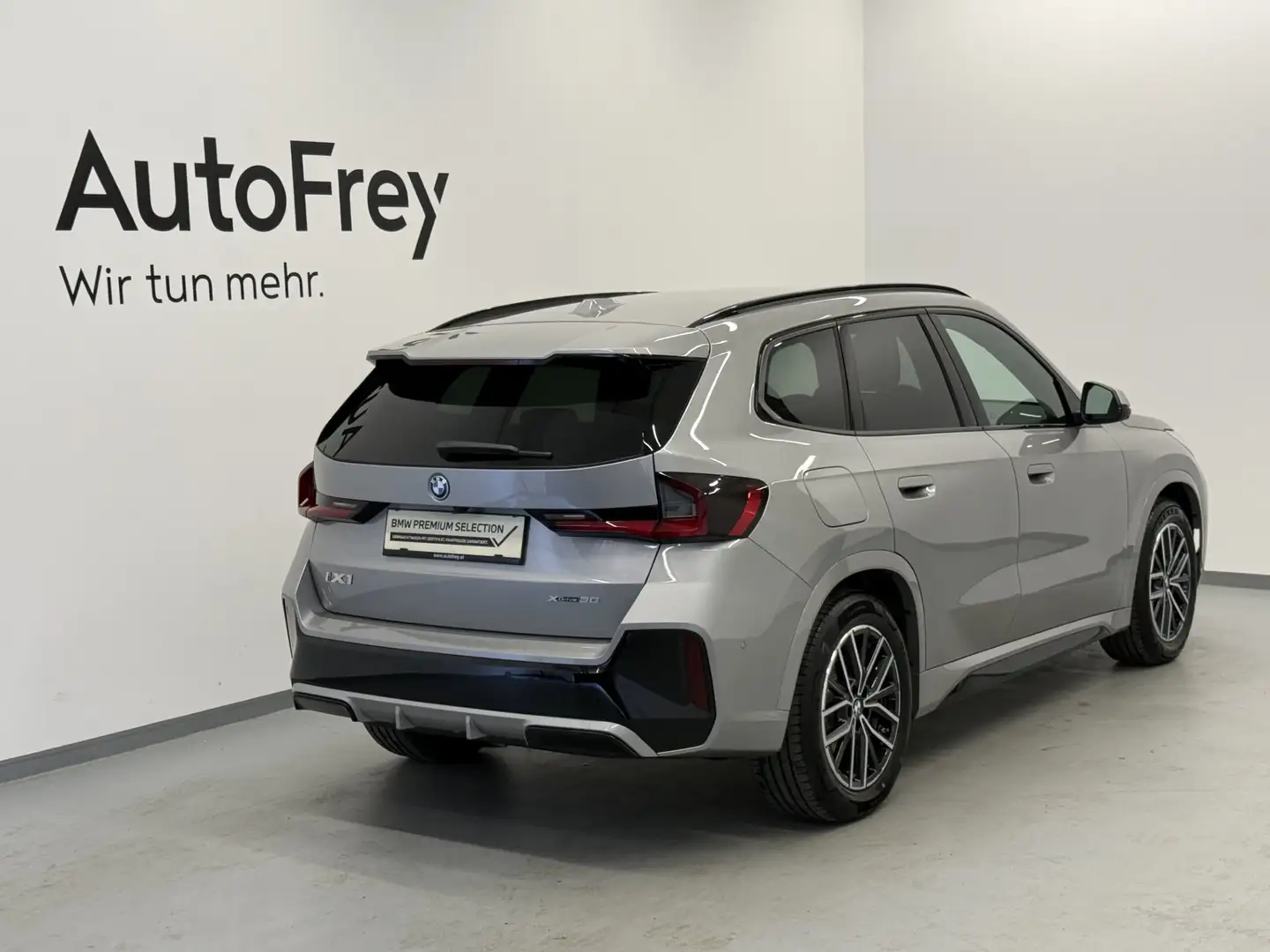 BMW iX1 xDrive30 Silber - 2
