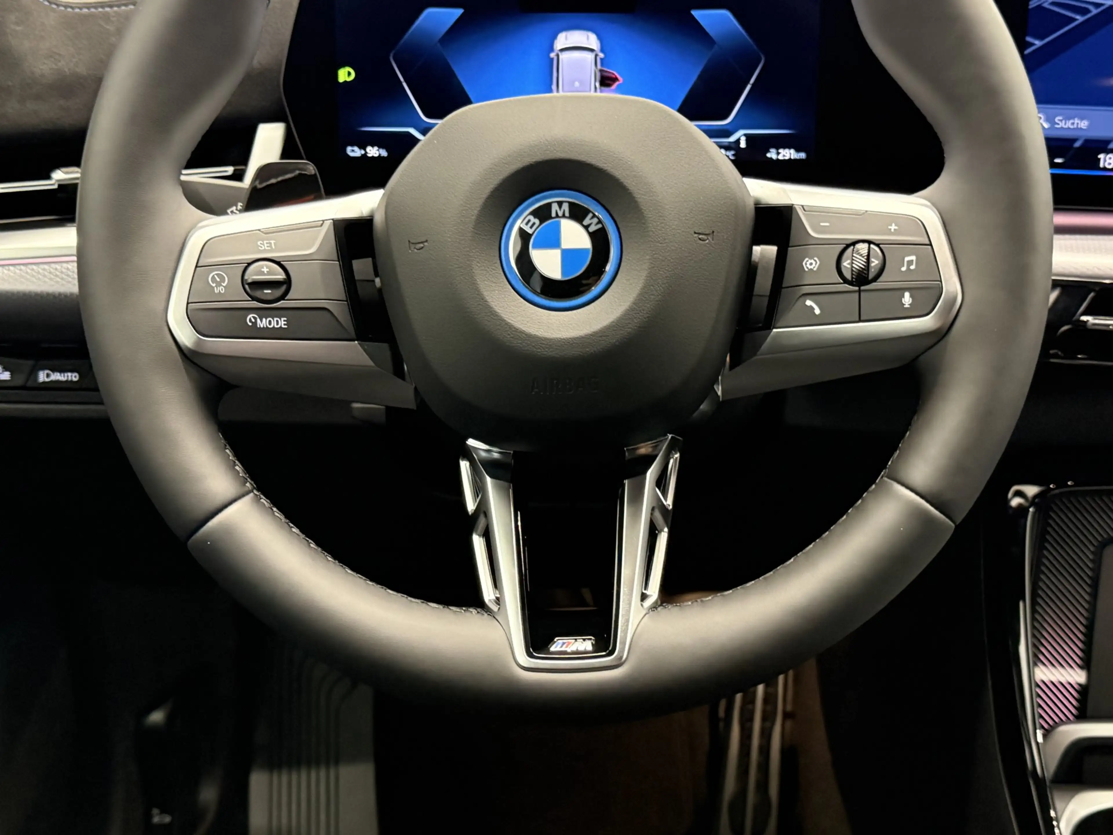 BMW iX1 xDrive30 — photo 10