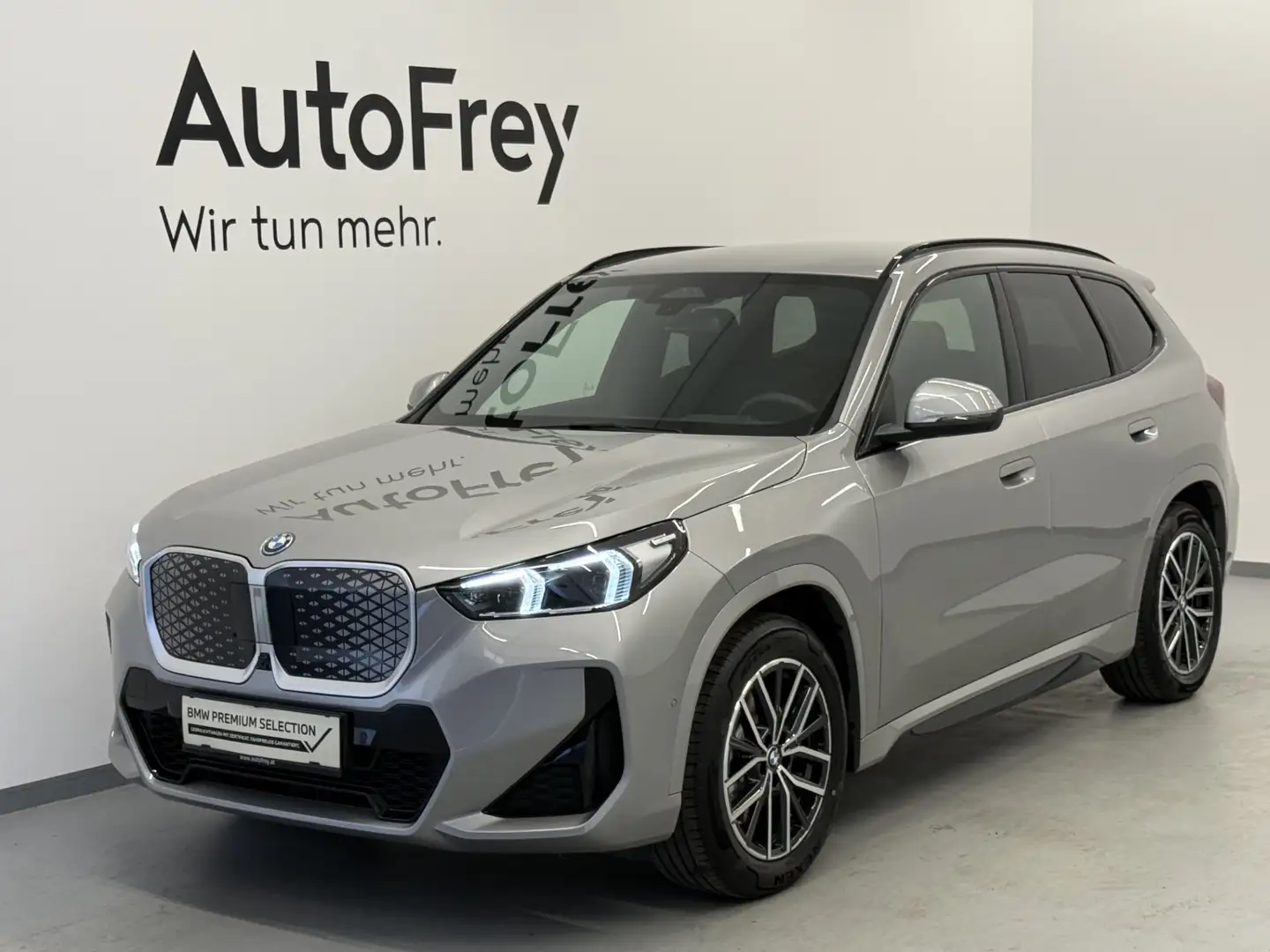 BMW iX1 xDrive30 Silber - 1