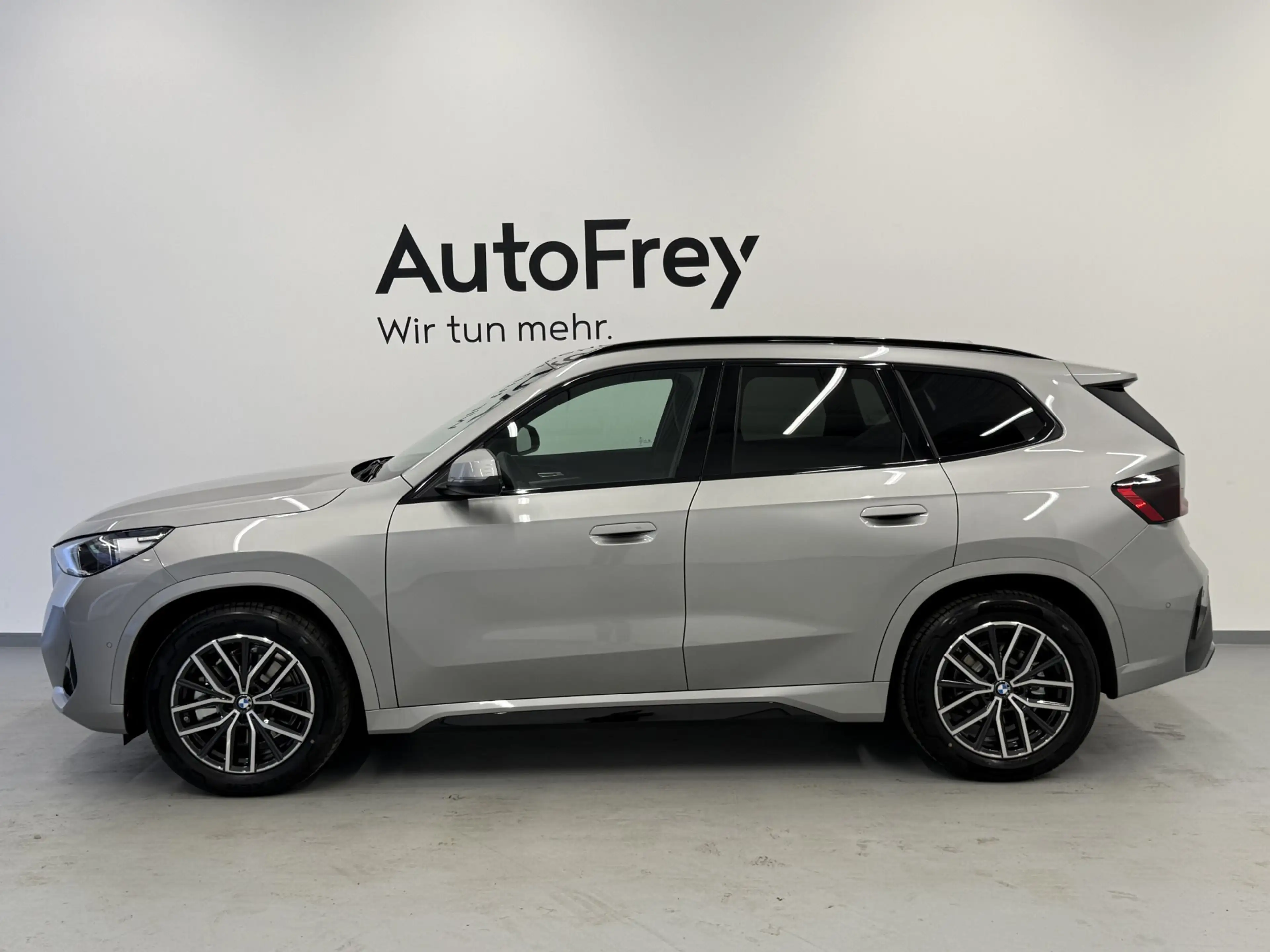 BMW iX1 xDrive30 — photo 4