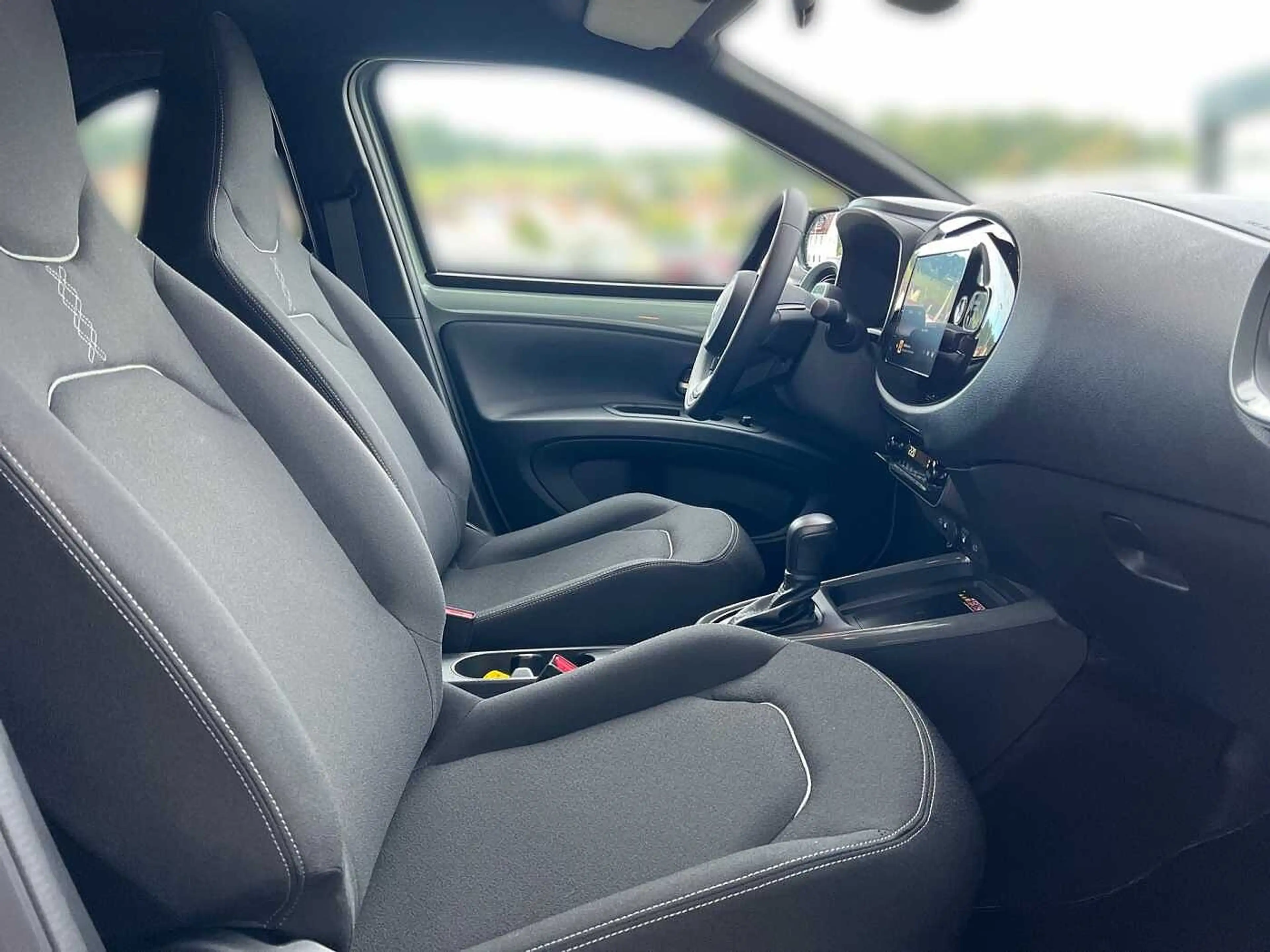 Toyota Aygo X Teamplayer 1,5 l Hybrid KAMERA SHZ — photo 6