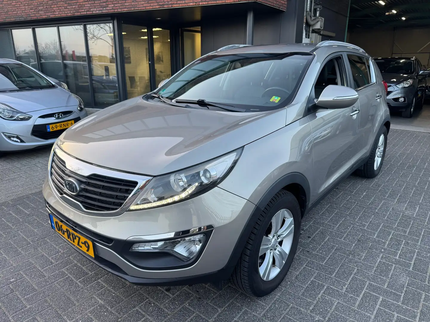 Kia Sportage 2.0 X-ecutive Plus AUTOMAAT LEDER TREKHAAK CRUISE Grau - 1