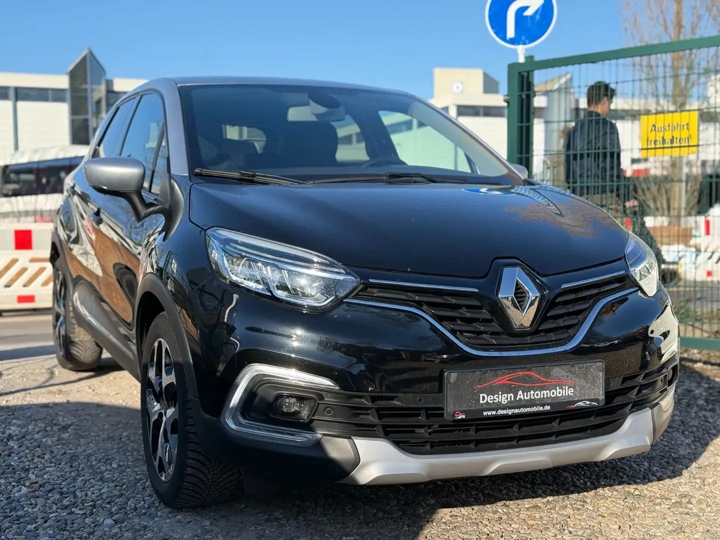 Renault Captur Collection*Autom/Navi/Temp/R-Kam/36150 Km Schwarz - 2