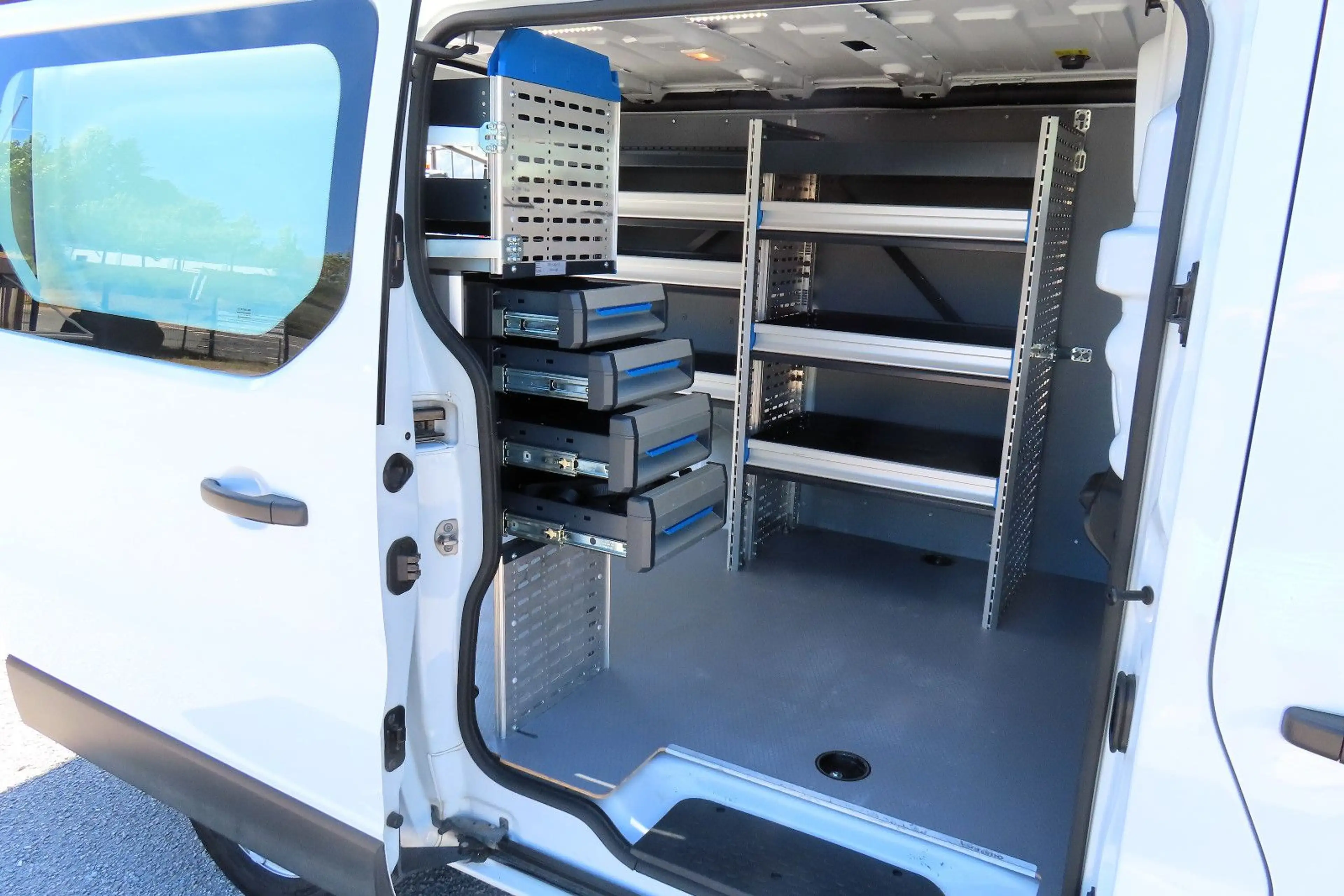 Renault Trafic Kasten L1 Navi Kamera PDC Fenster Sortimo-Regale — photo 14