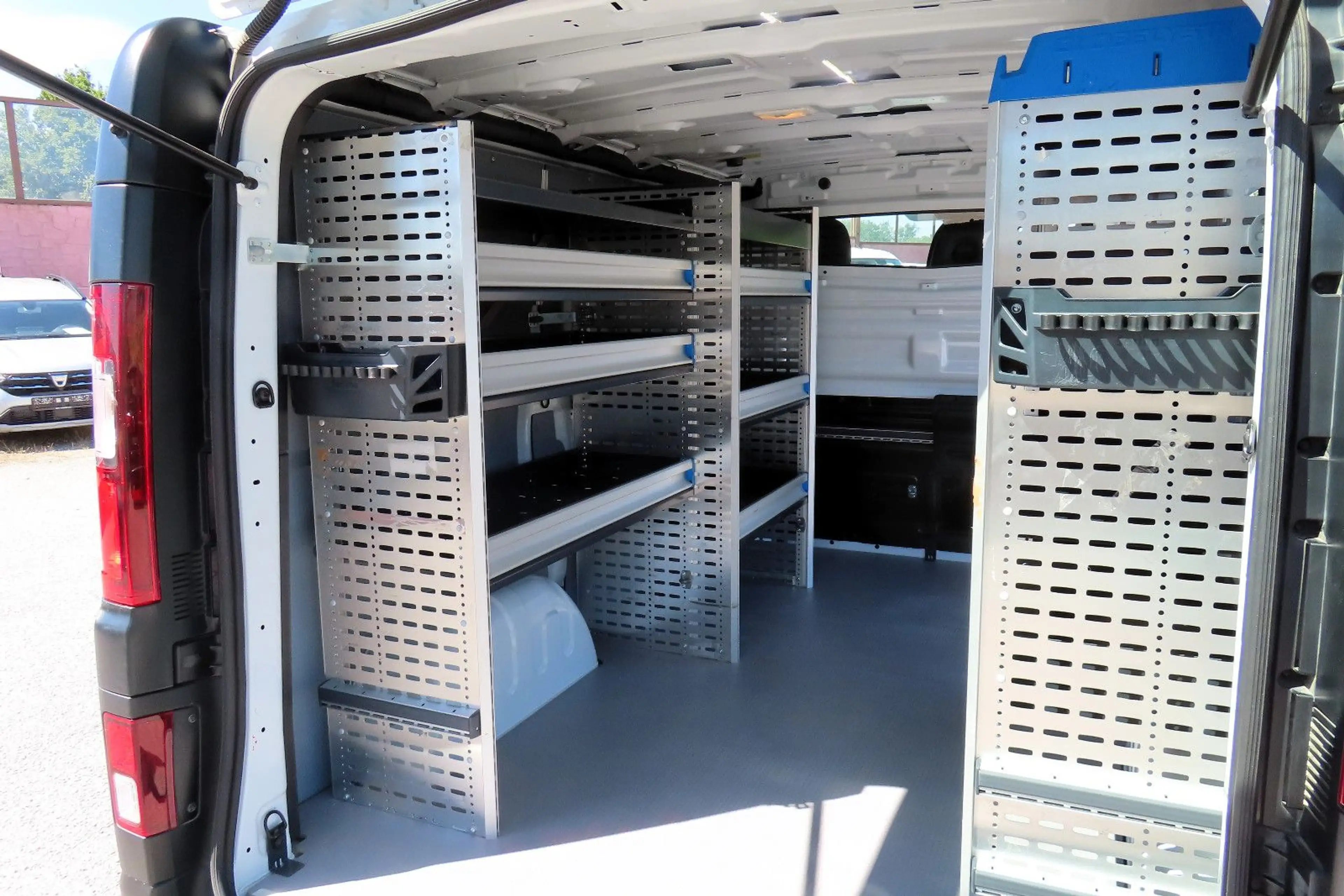 Renault Trafic Kasten L1 Navi Kamera PDC Fenster Sortimo-Regale — photo 12