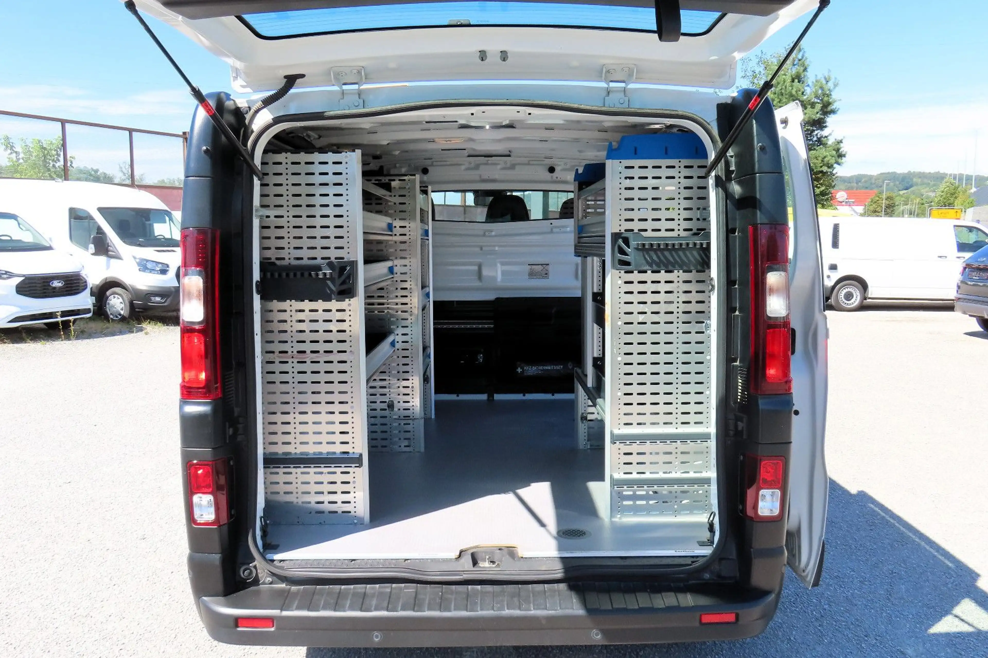 Renault Trafic Kasten L1 Navi Kamera PDC Fenster Sortimo-Regale