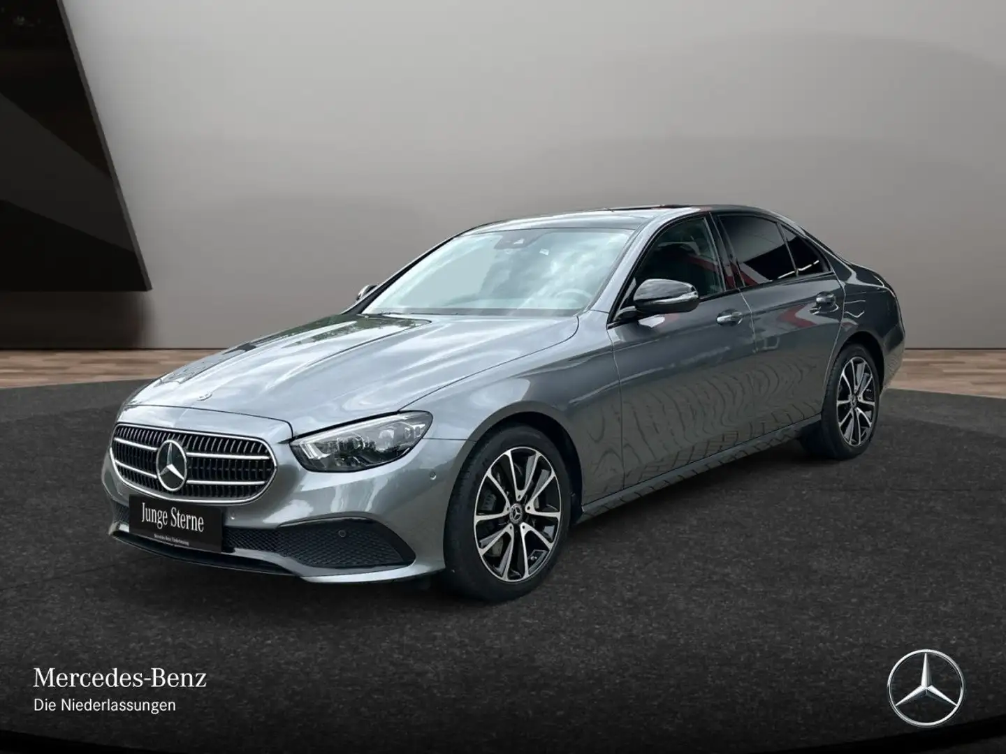 Mercedes-Benz E 220 d 4M AVANTG+NIGHT+PANO+AHK+MULTIBEAM+KAMERA Grau - 2