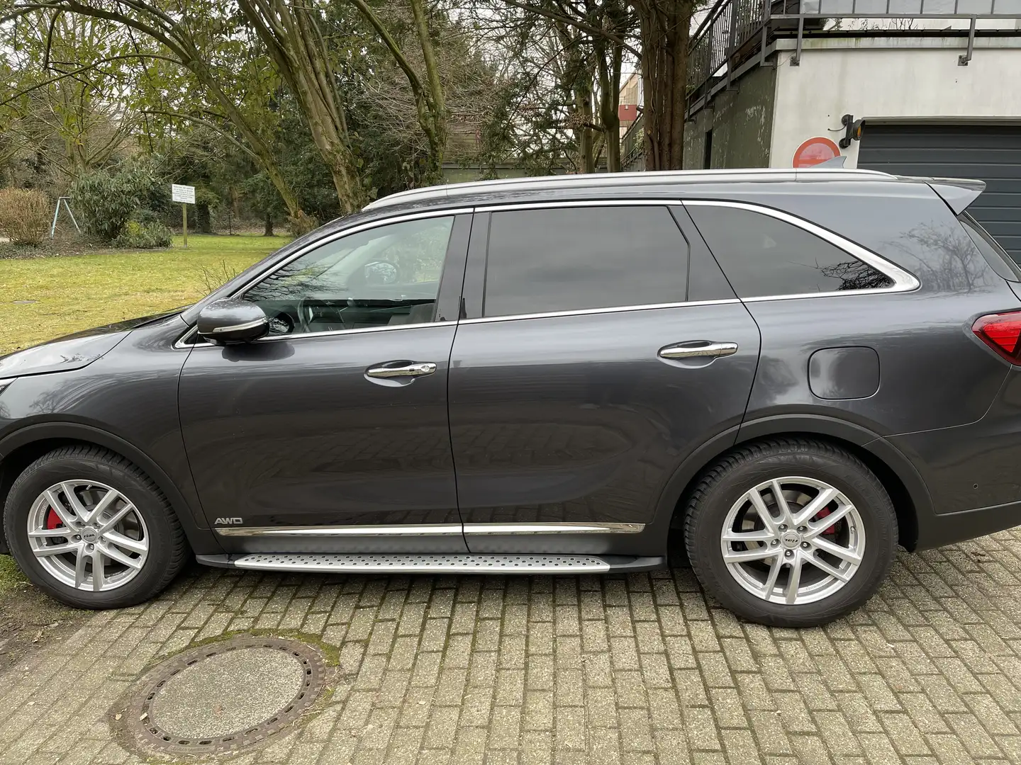 Kia Sorento 2.2 CRDi AWD Aut. GT Line, 7 Sitzer, HD Grau - 2