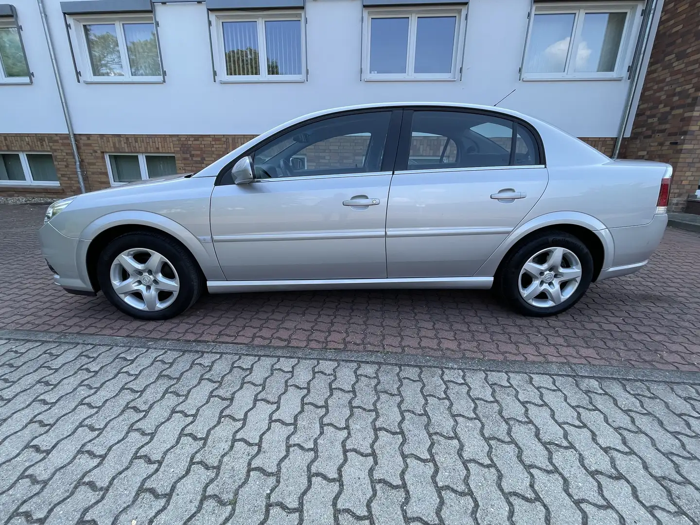 Opel Vectra 1.8 Edition 1-Hand Xenon PDC Tempomat Plateado - 2