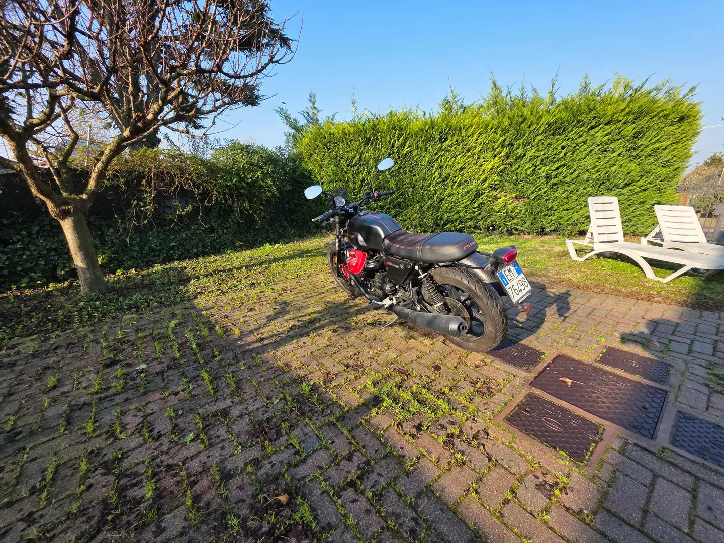 Moto Guzzi V 7 III Carbon Negro - 1