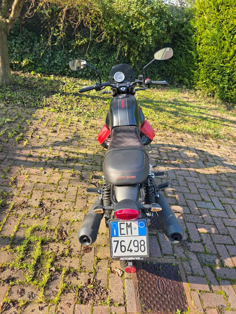 Moto Guzzi V 7 III Carbon Negro - 2