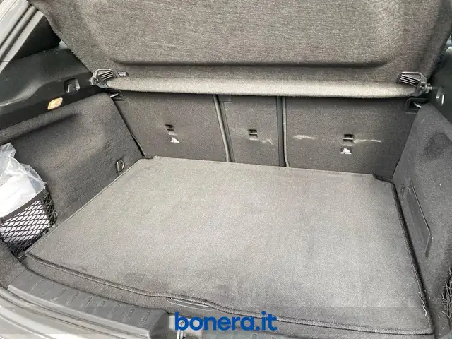 Mercedes-Benz GLA view 9