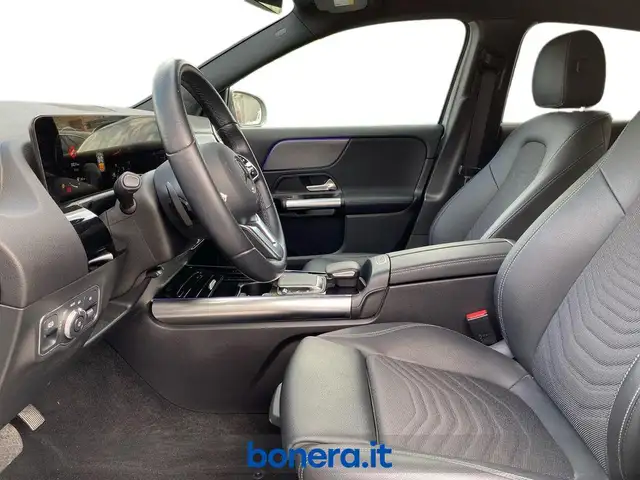 Mercedes-Benz GLA view 11