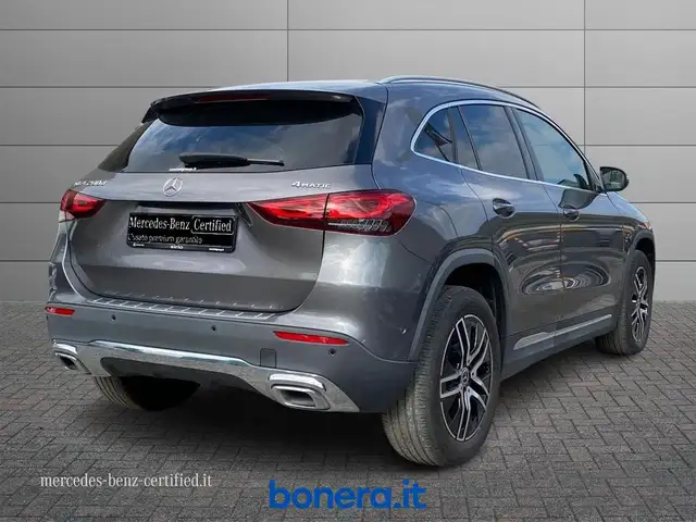 Mercedes-Benz GLA view 3