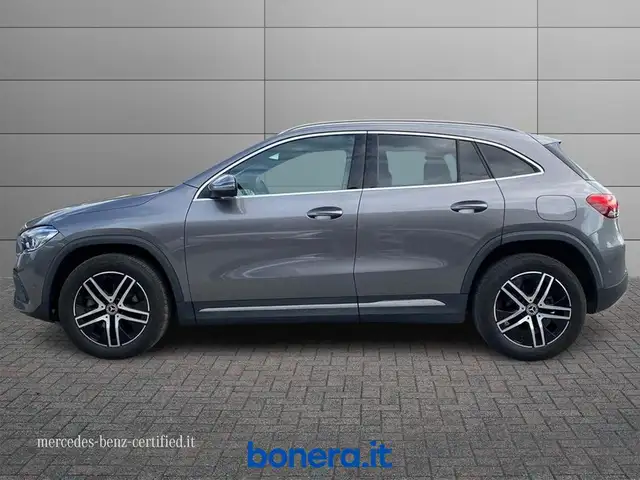 Mercedes-Benz GLA view 7