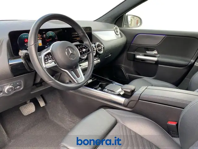 Mercedes-Benz GLA view 10