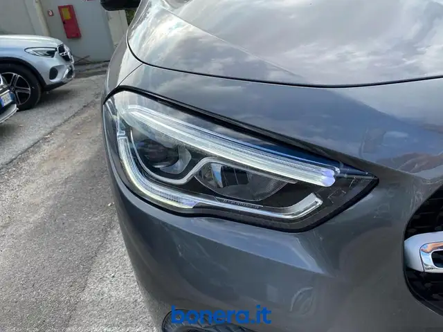 Mercedes-Benz GLA view 8
