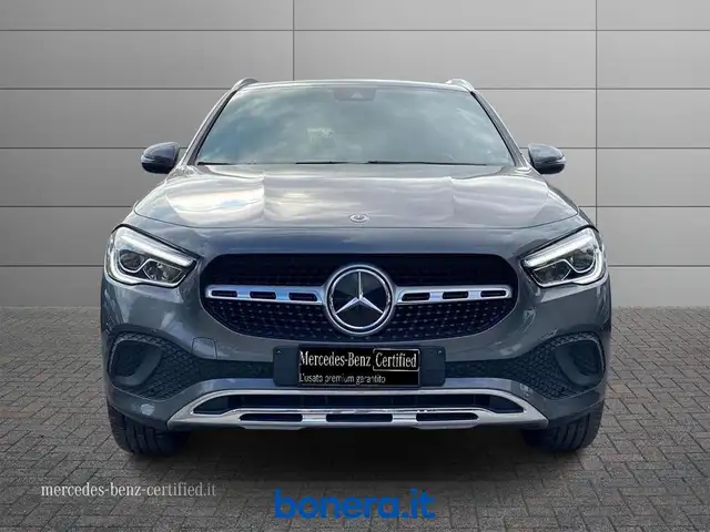 Mercedes-Benz GLA view 4