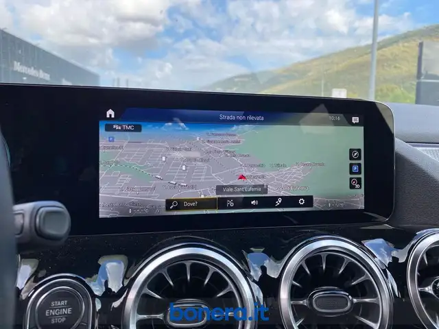 Mercedes-Benz GLA view 15