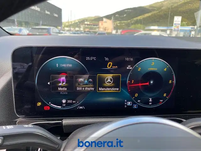 Mercedes-Benz GLA view 14