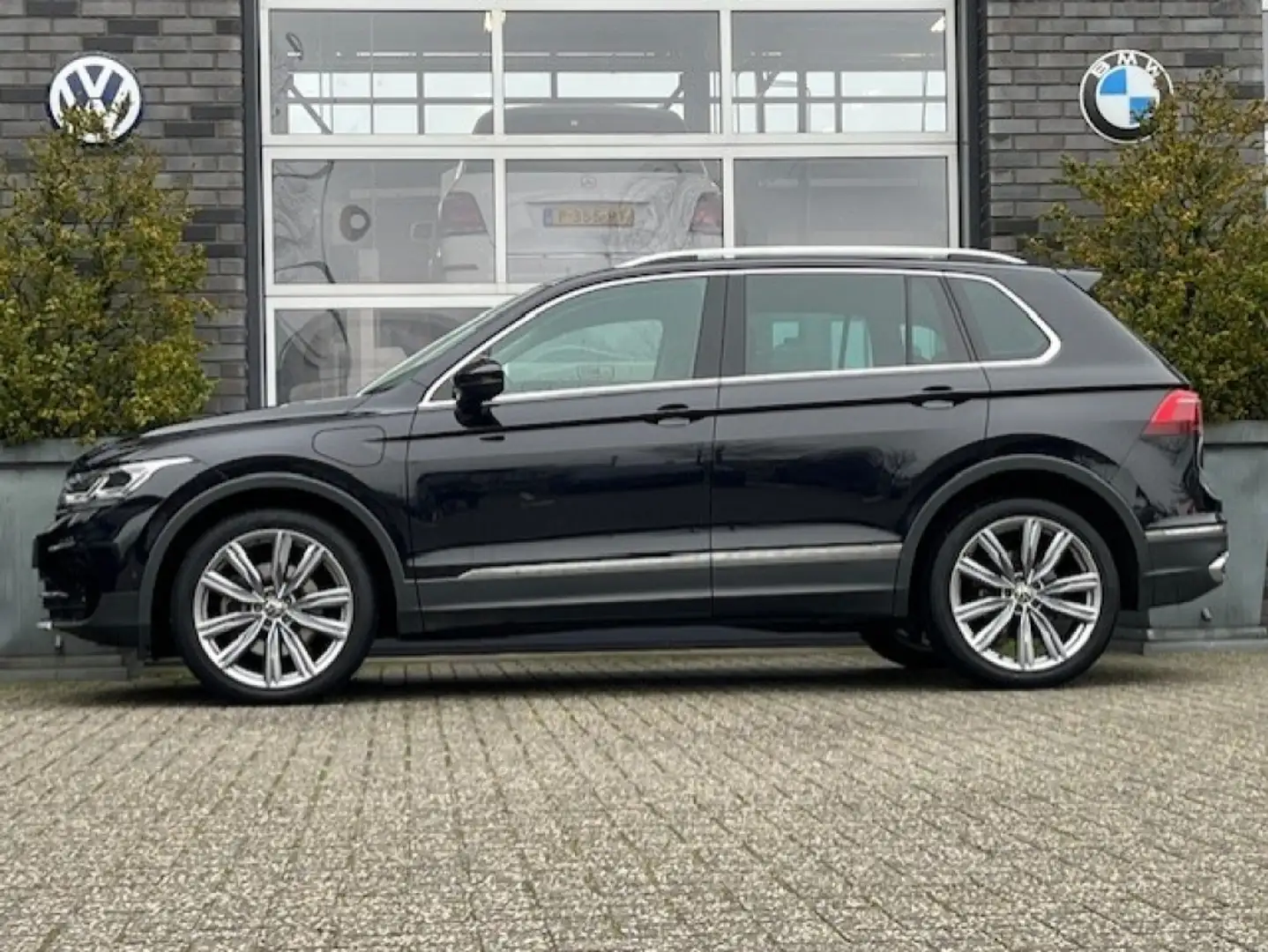 Volkswagen Tiguan 1.4TSi 245PK EHYBRID - ELEGANCE - MATRIX IQ - 20 I Zwart - 2