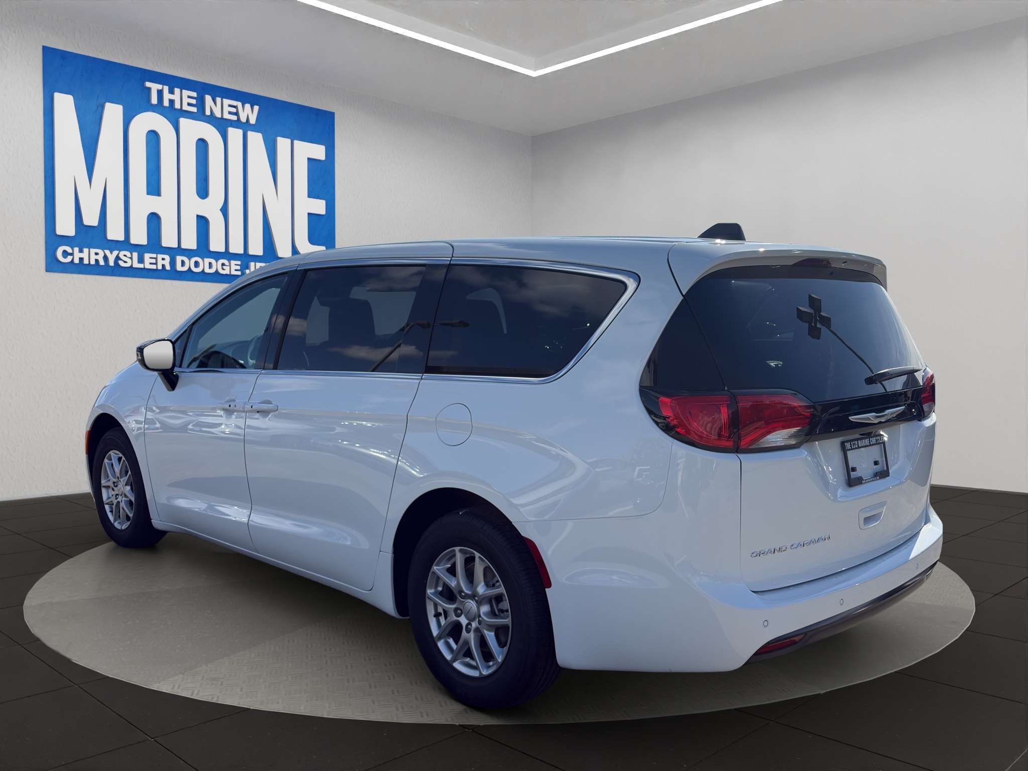 2027 Chrysler Grand Caravan SXT 2WD — снимка 1