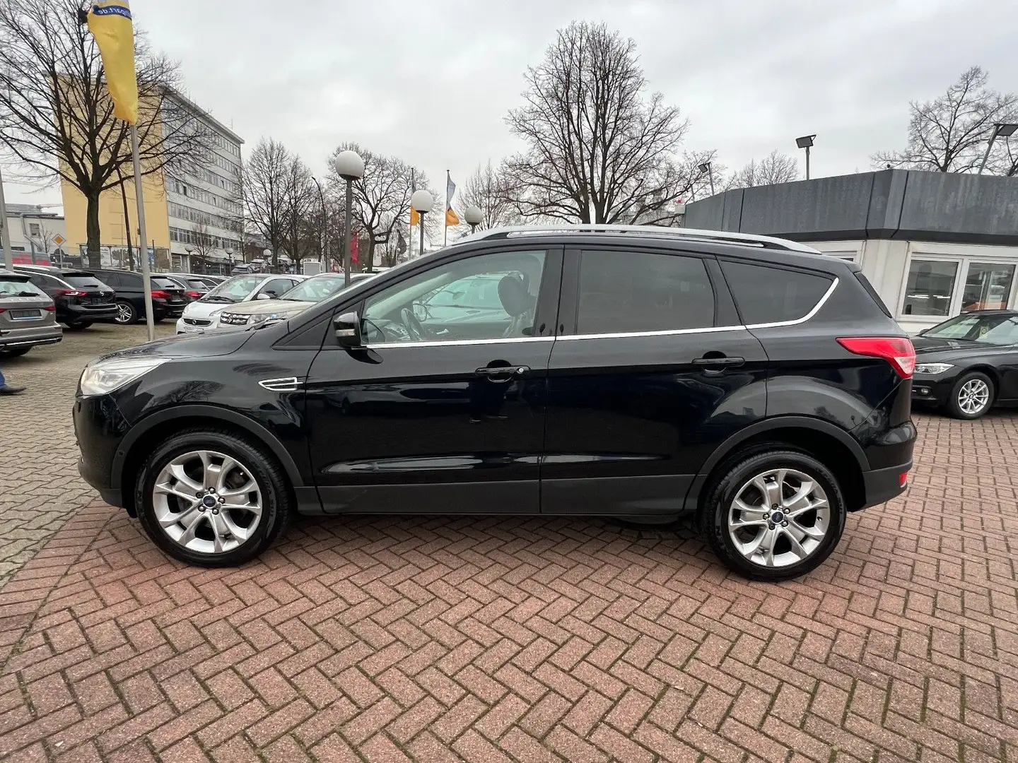 Ford Kuga 2.0 TDCI 4X4  AUTOMATIK TITANIUM MEGA VOLL Nero - 2