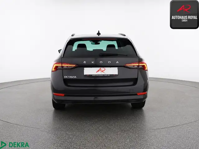Skoda Octavia view 4