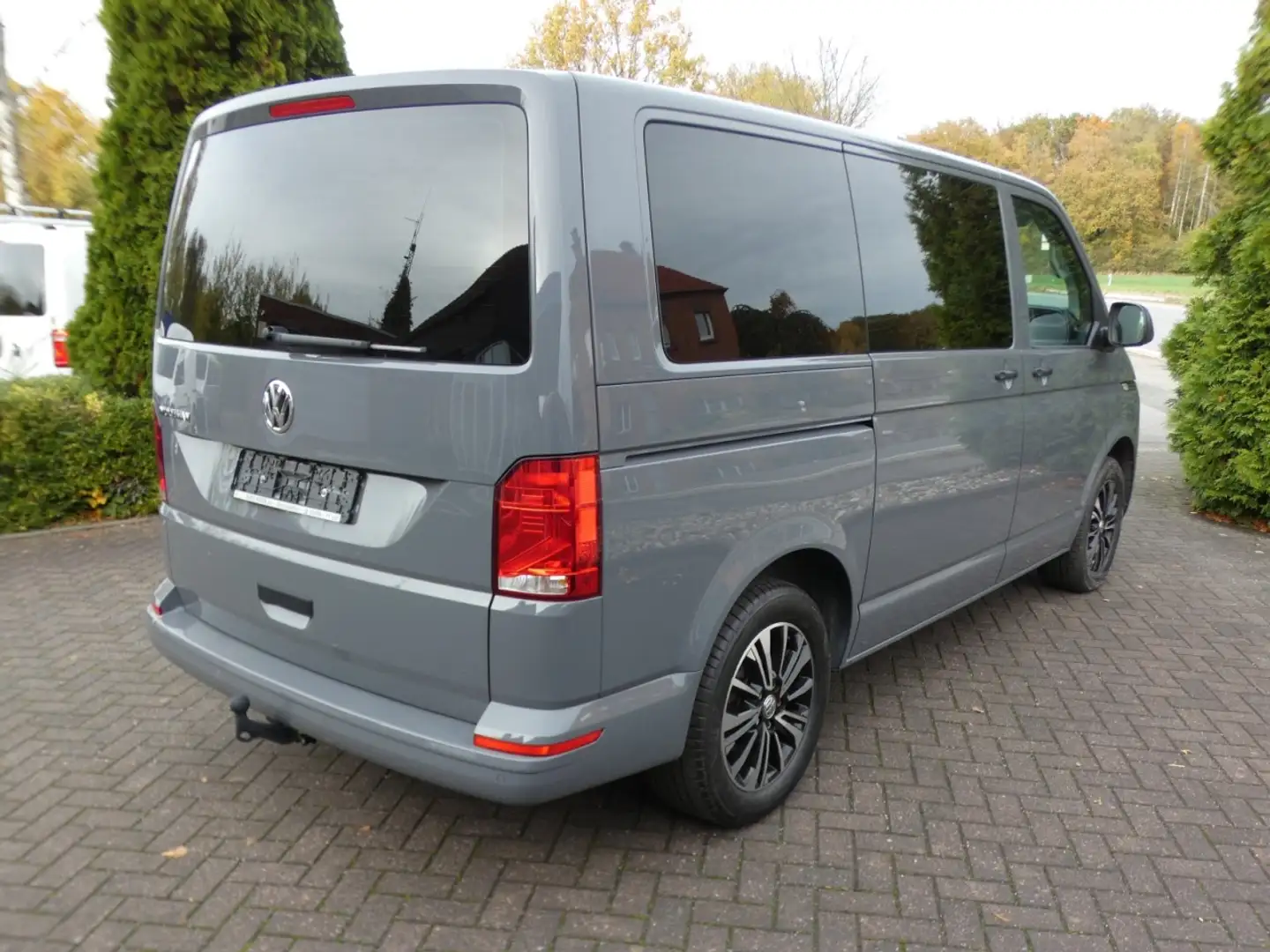 Volkswagen T6.1 Multivan Family DSG Climatronic 17Zoll Alu Klima Navi Grau - 2