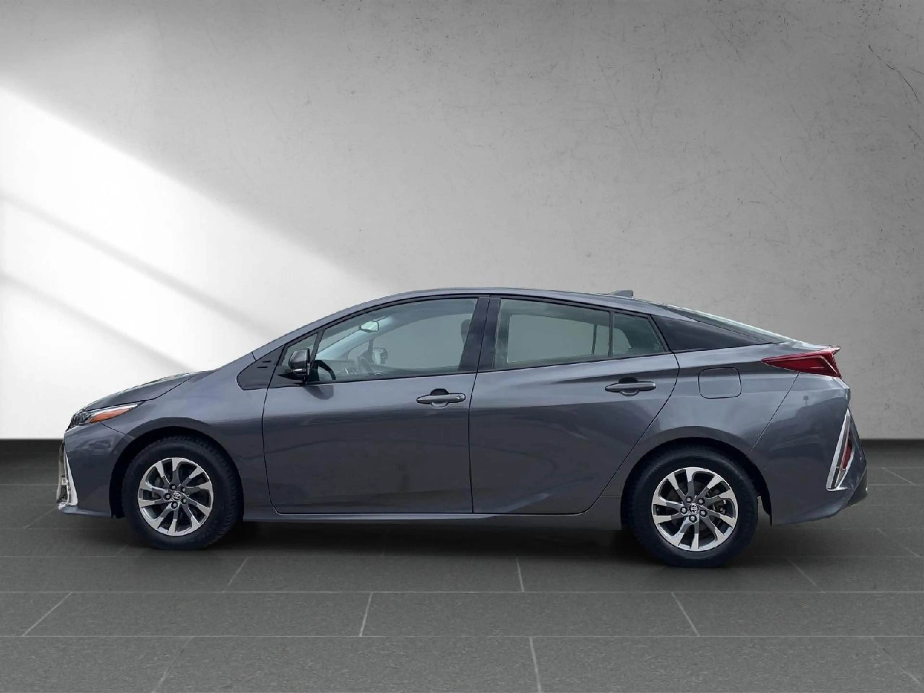 Toyota Prius Plug-in Hybrid Comfort — photo 4