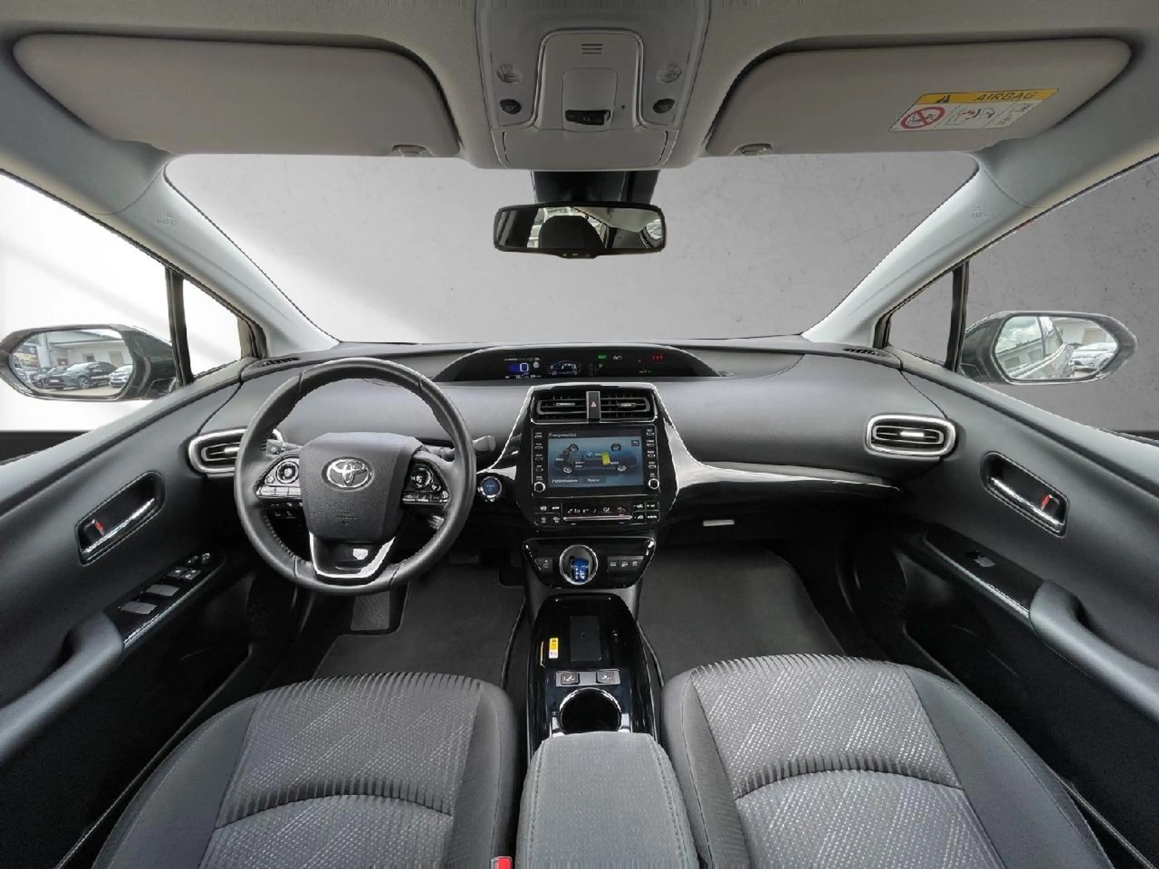 Toyota Prius Plug-in Hybrid Comfort — photo 9