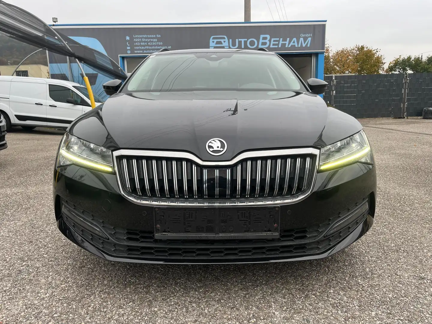 Skoda Superb Kombi 2,0 TDI Ambition Navi-LED-Standheizung Schwarz - 2