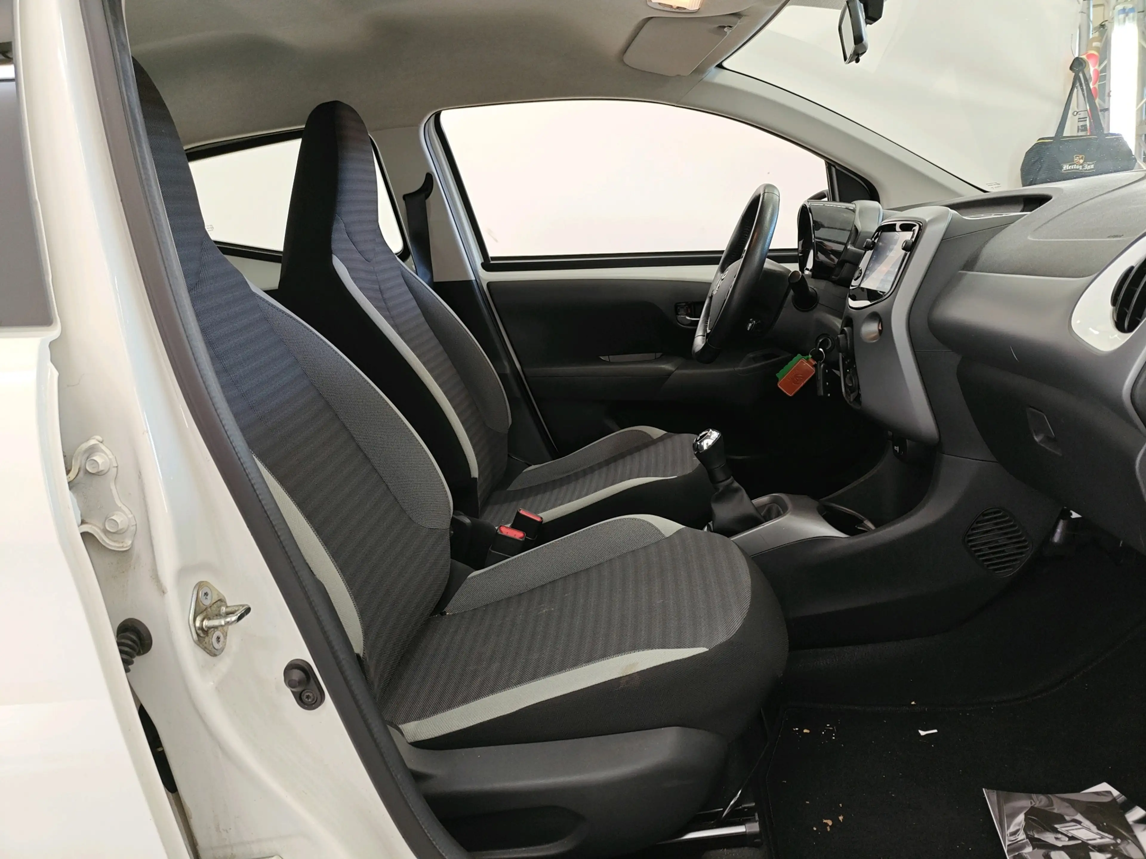 Toyota Aygo 1.0 VVT-i 72pk x-play | Navigatie via Apple CarPla — photo 6