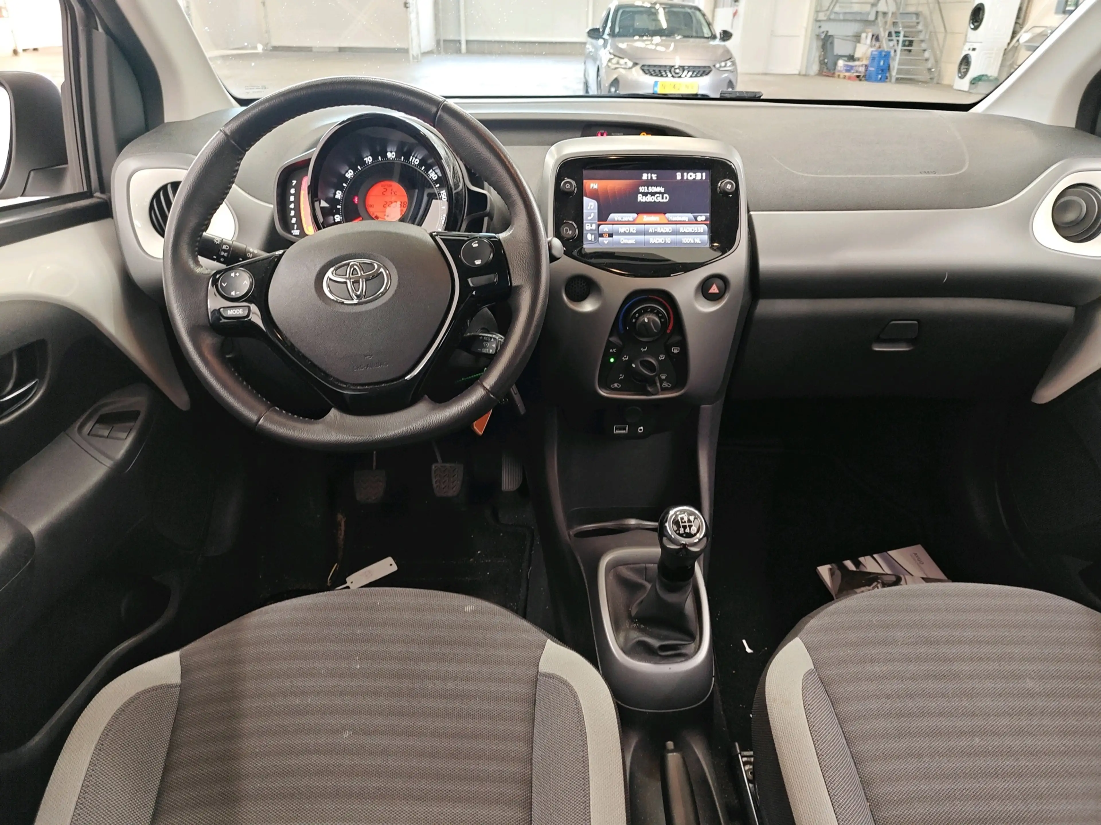 Toyota Aygo 1.0 VVT-i 72pk x-play | Navigatie via Apple CarPla — photo 7