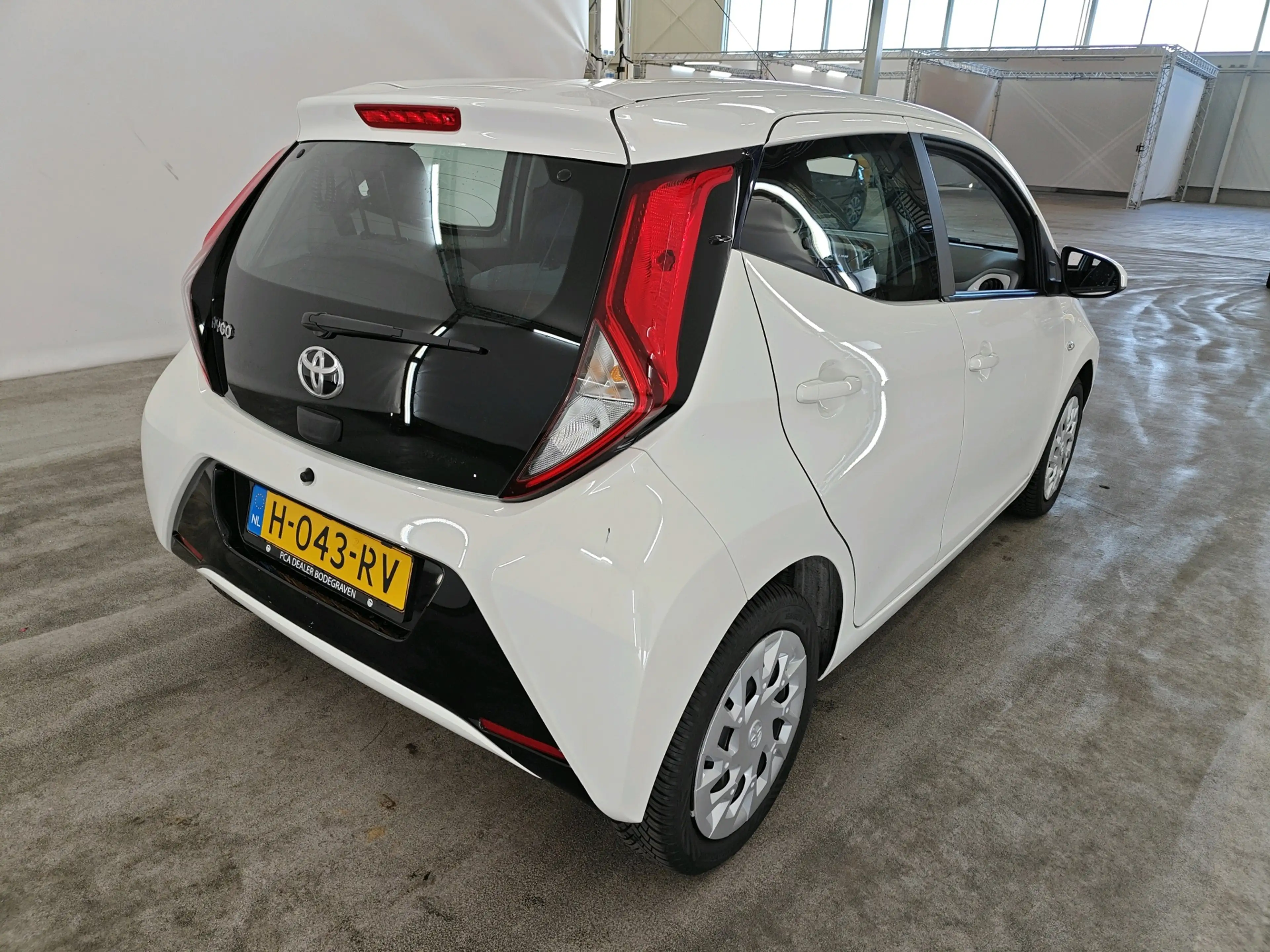 Toyota Aygo 1.0 VVT-i 72pk x-play | Navigatie via Apple CarPla — photo 5