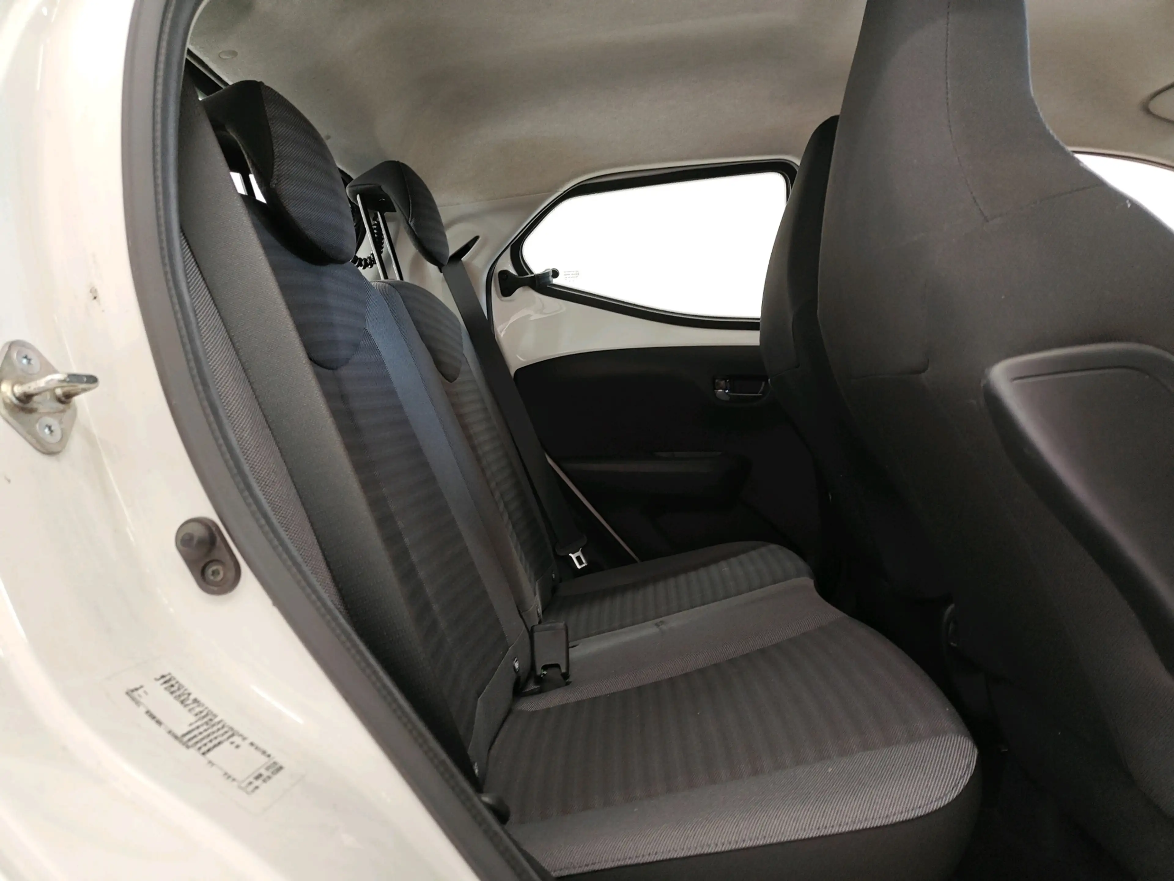Toyota Aygo 1.0 VVT-i 72pk x-play | Navigatie via Apple CarPla — photo 13