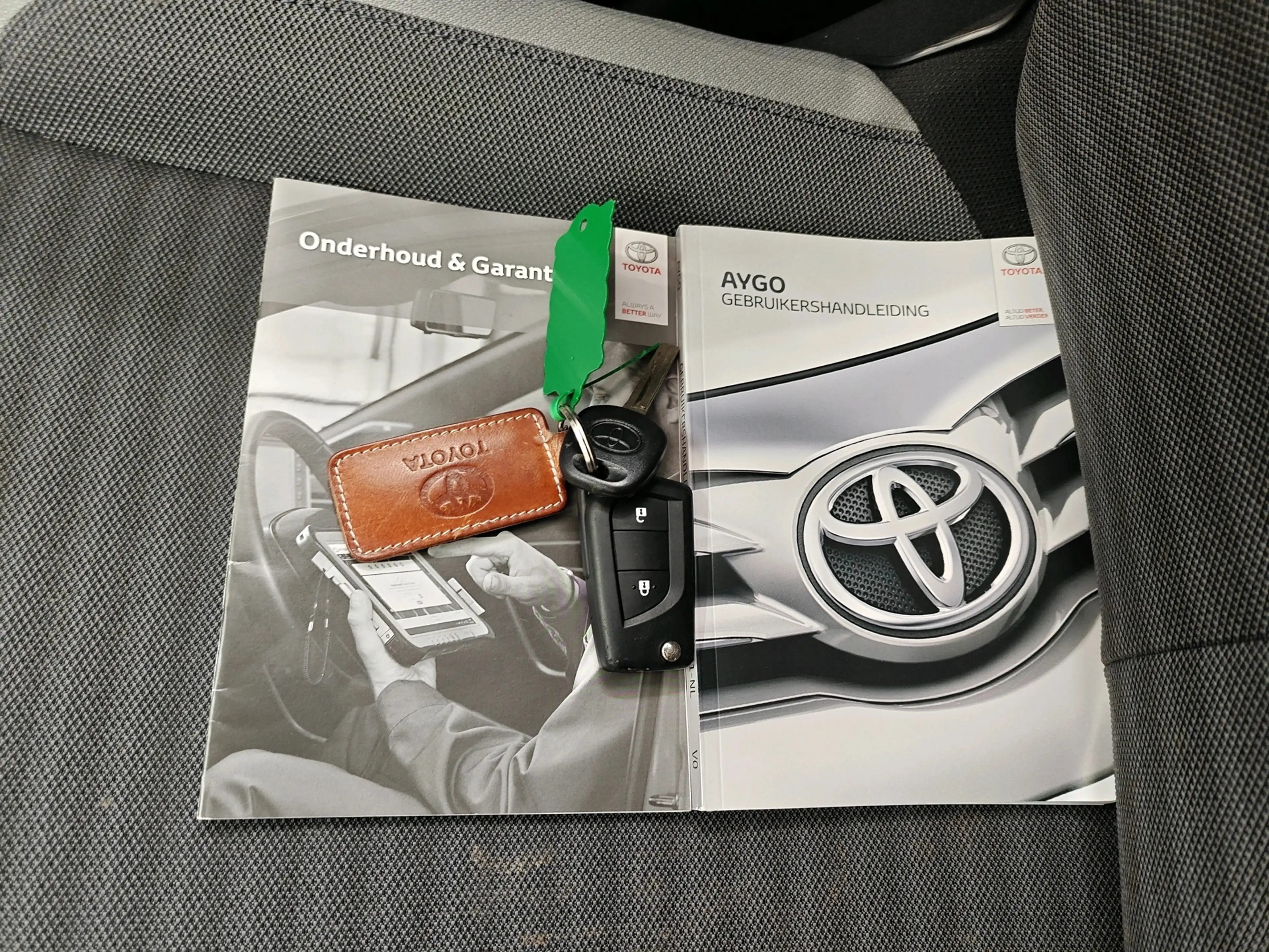 Toyota Aygo 1.0 VVT-i 72pk x-play | Navigatie via Apple CarPla — photo 12