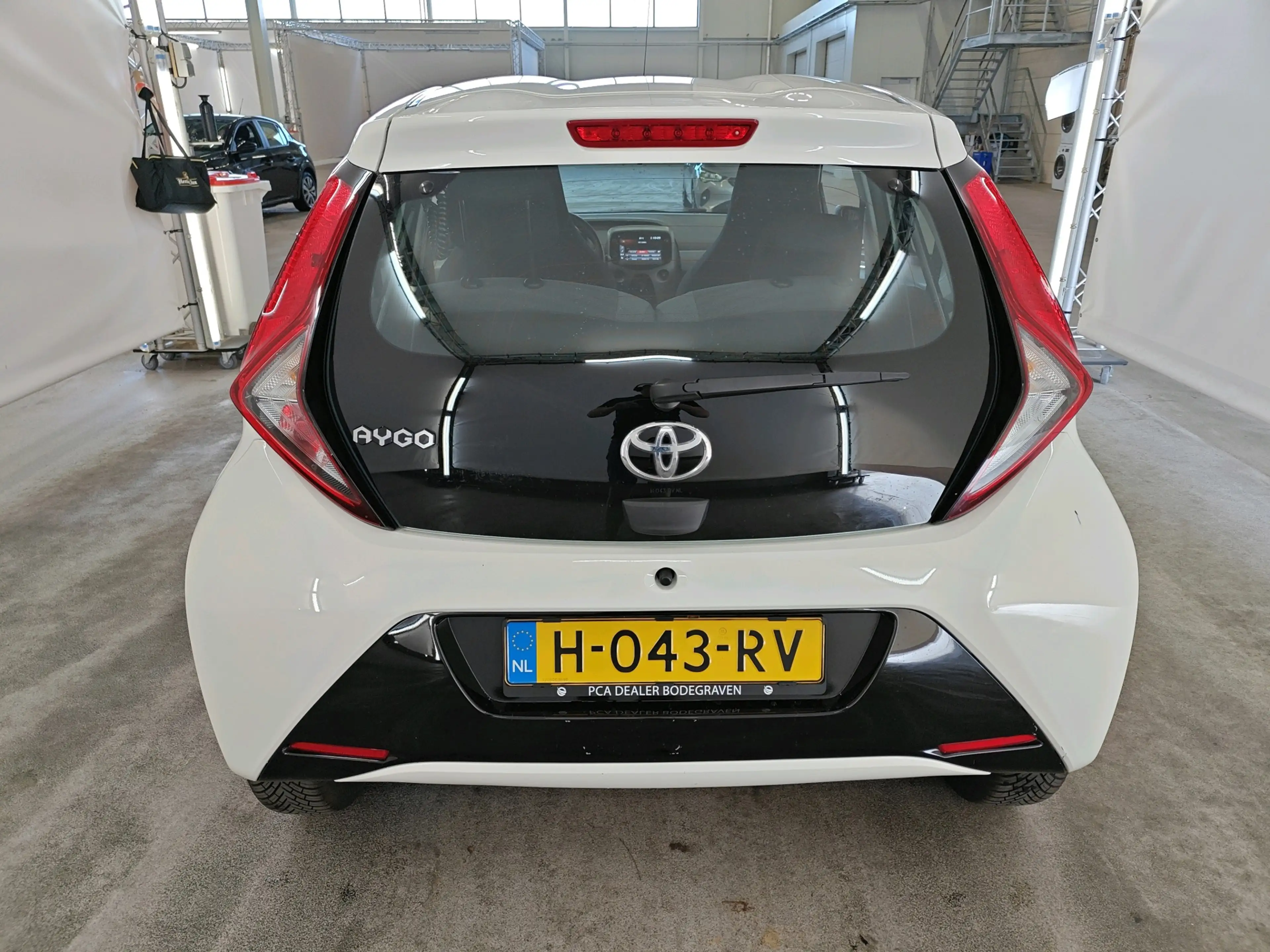 Toyota Aygo 1.0 VVT-i 72pk x-play | Navigatie via Apple CarPla — photo 17