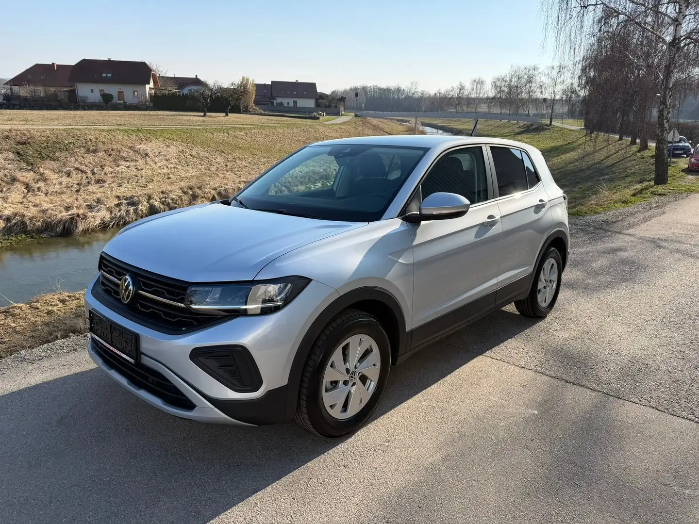 Volkswagen T-Cross 4Me TSI Silber - 1