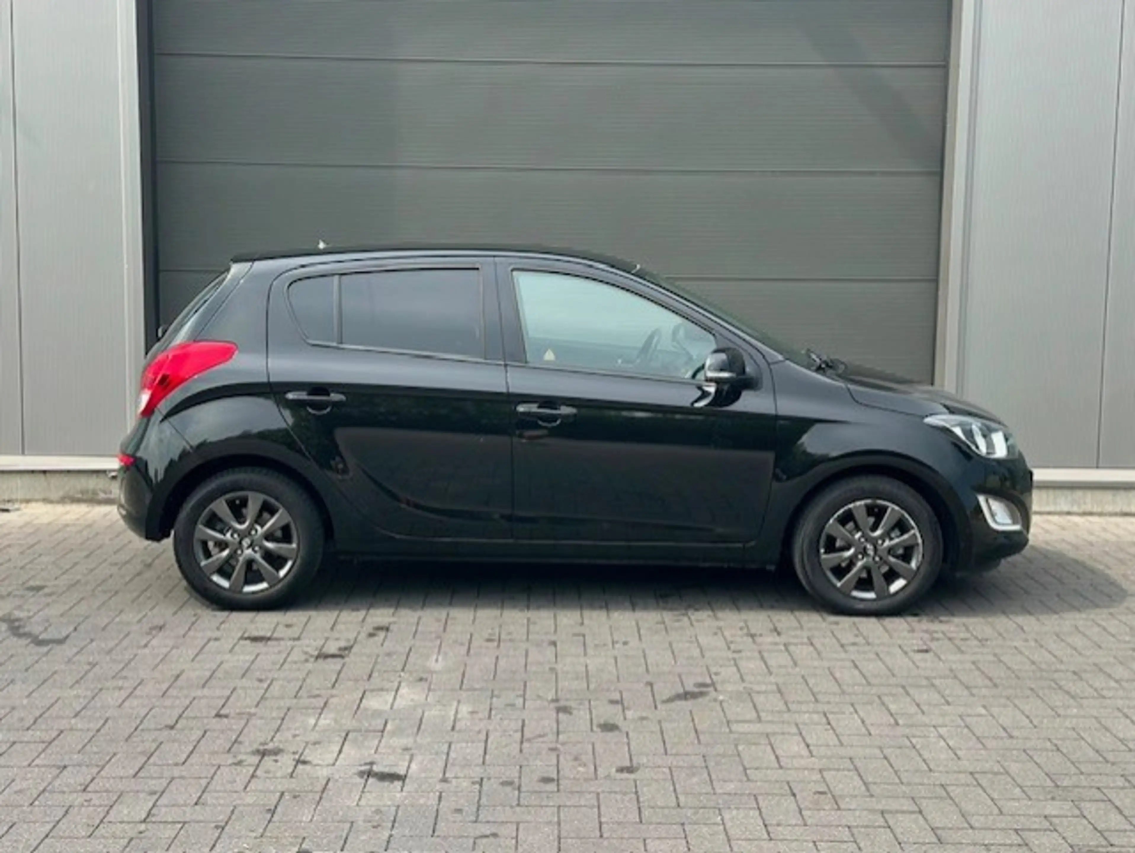 Hyundai i20 automaat/airco/cruise controle — photo 4