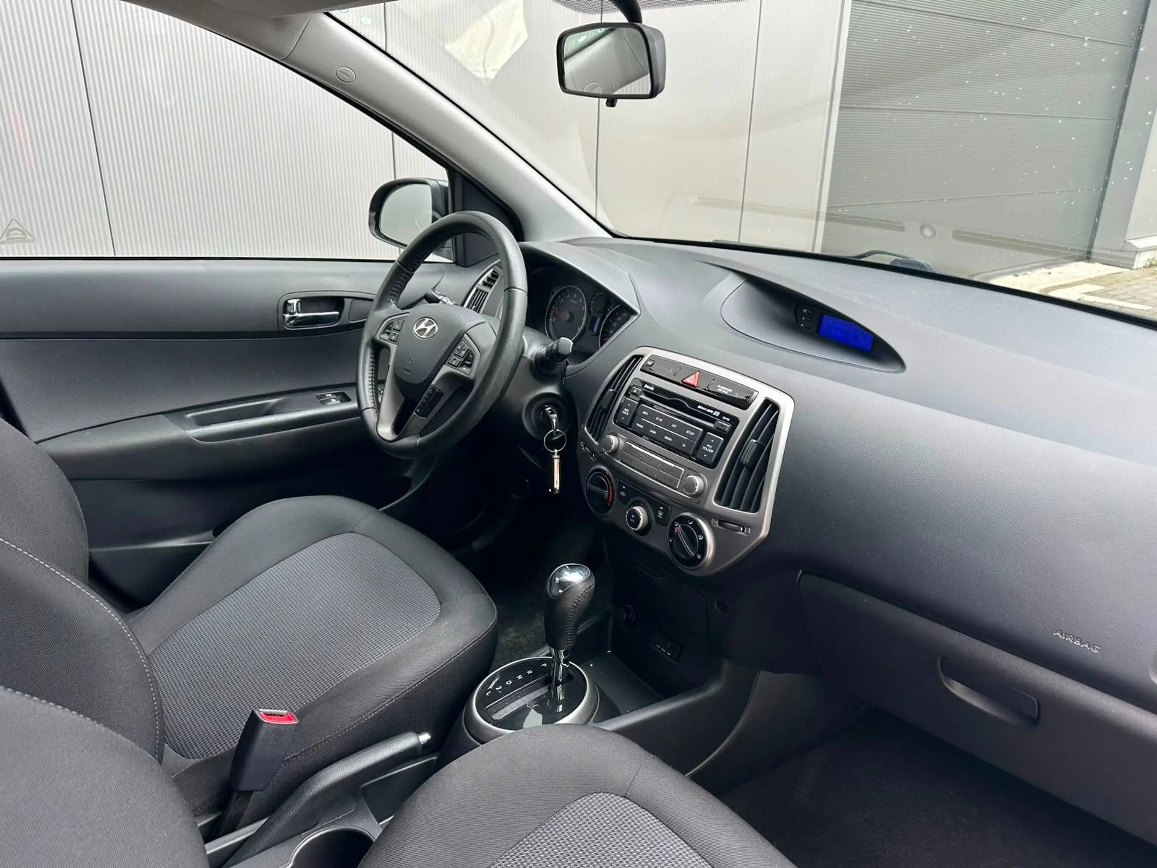 Hyundai i20 automaat/airco/cruise controle — photo 8