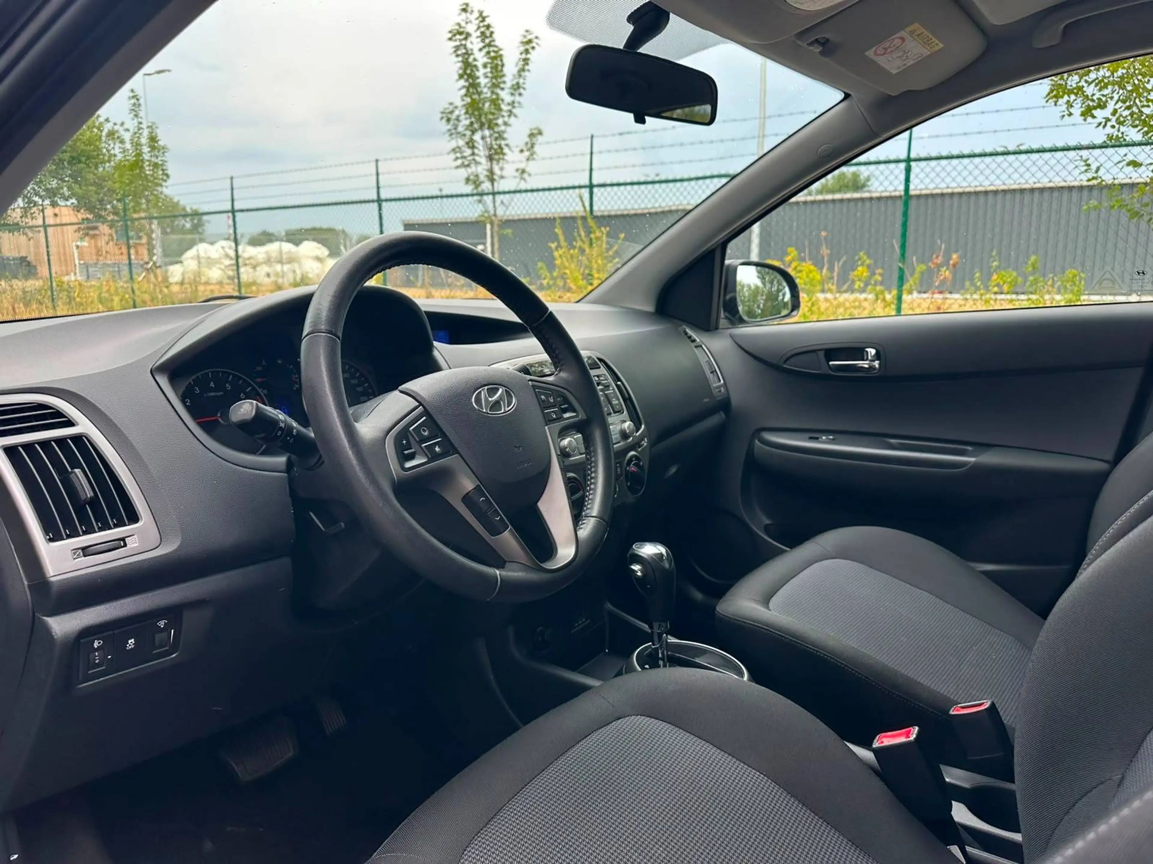 Hyundai i20 automaat/airco/cruise controle — photo 10