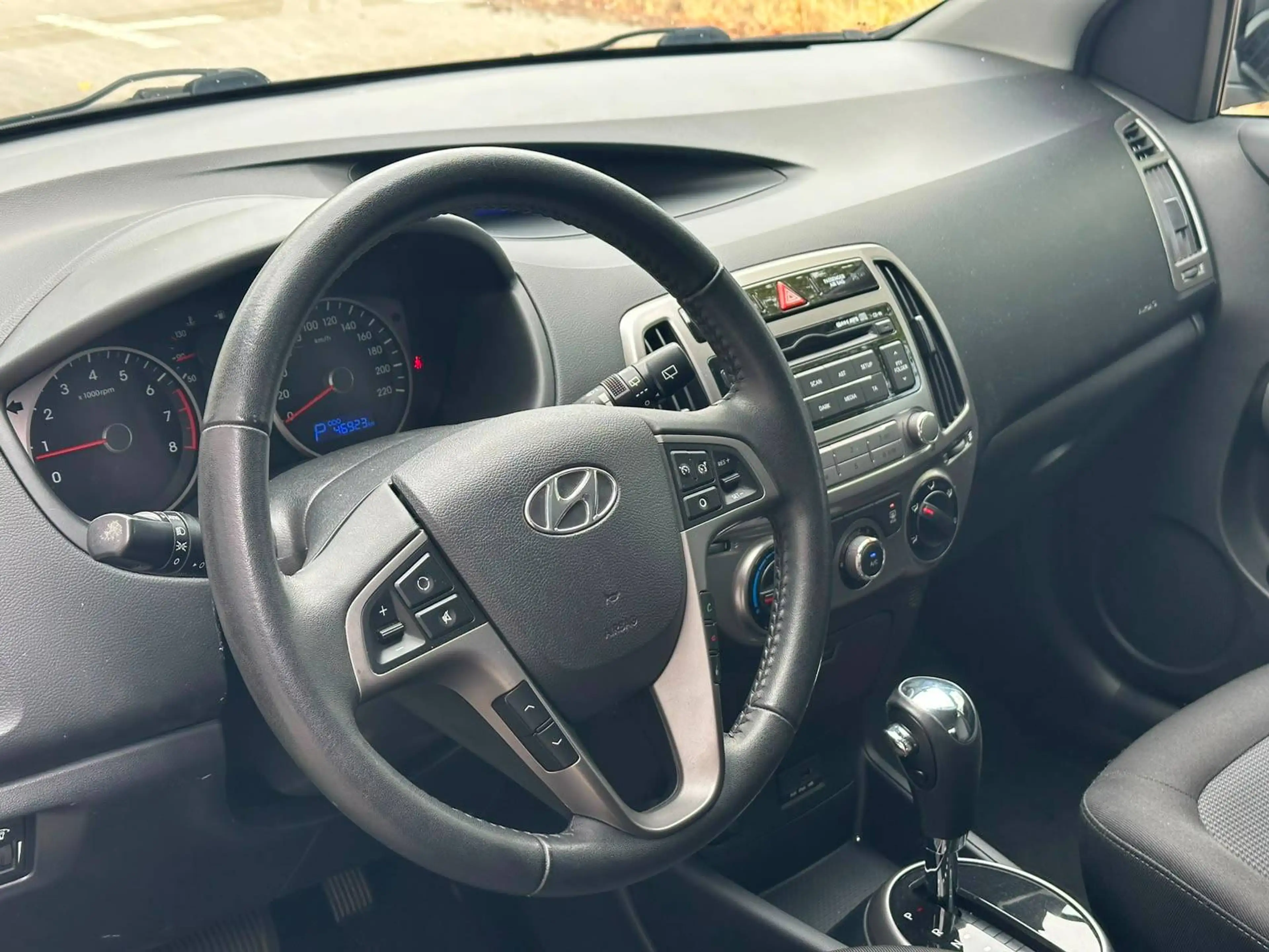 Hyundai i20 automaat/airco/cruise controle — photo 5
