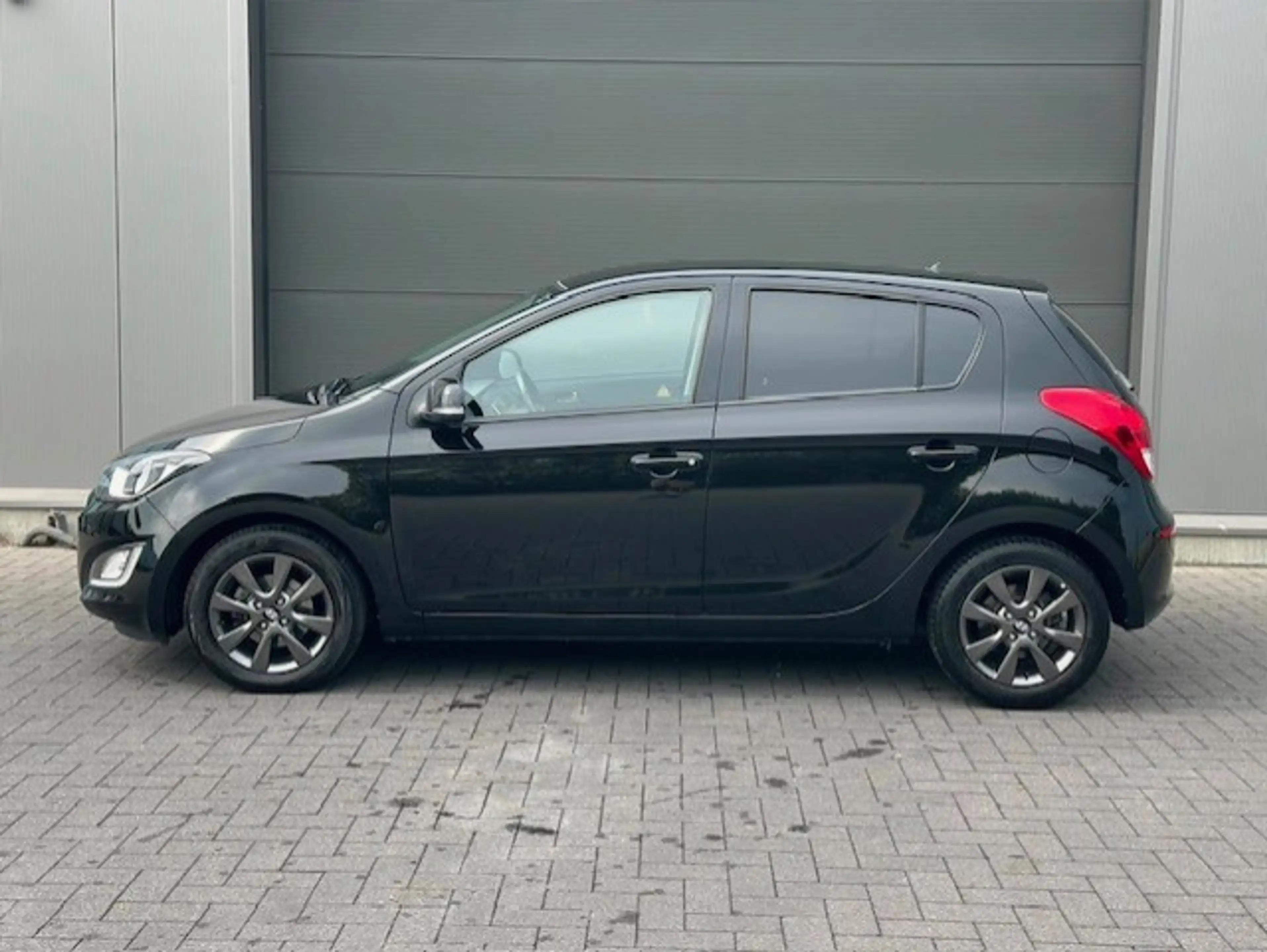 Hyundai i20 automaat/airco/cruise controle — photo 2