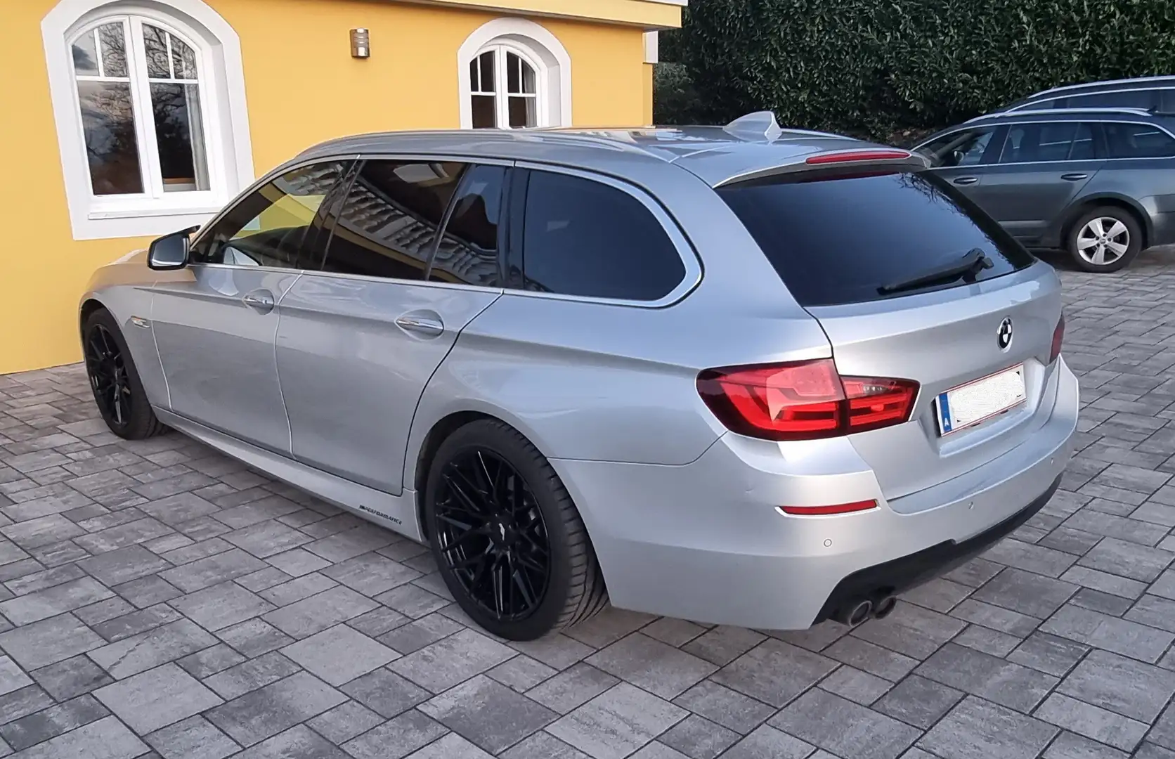 BMW 520 520d Touring Aut. M-PAKET Silber - 2