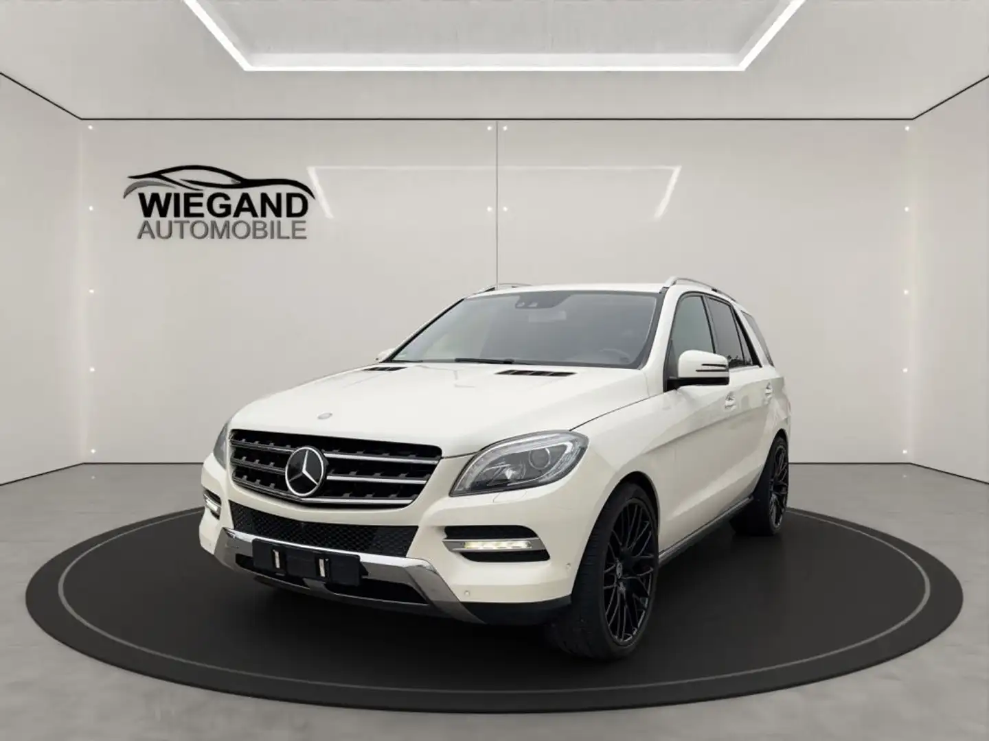 Mercedes-Benz ML 500 4MATIC BlueEFFICIENCY 7G-TRONIC Edition 1 Wit - 1