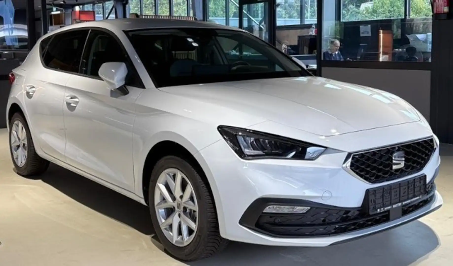 SEAT Leon 1.5 eTSI 7-Gang-DSG Klima Navi Sitzheizung Weiß - 2