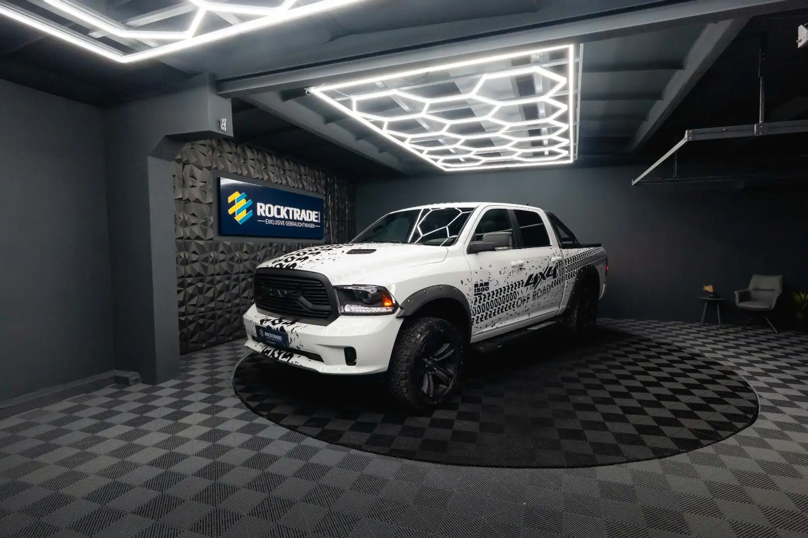 Dodge RAM 5.7 V8 HEMI 4x4 OFFROAD Night-Paket *LED*AHK Blanc - 2