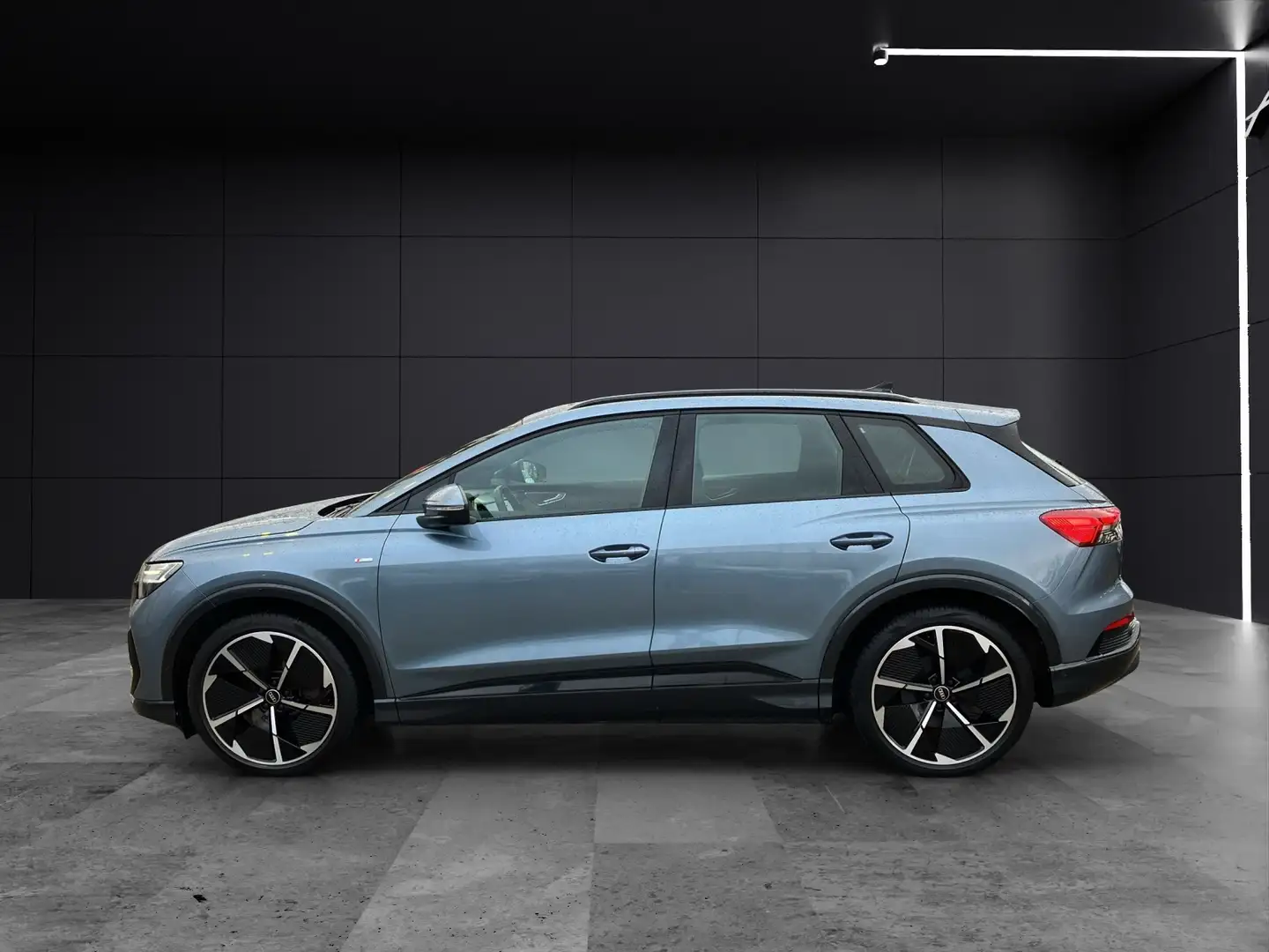 Audi Q4 e-tron 50 e-tron quattro MATRIX PANO AHZV Blau - 2